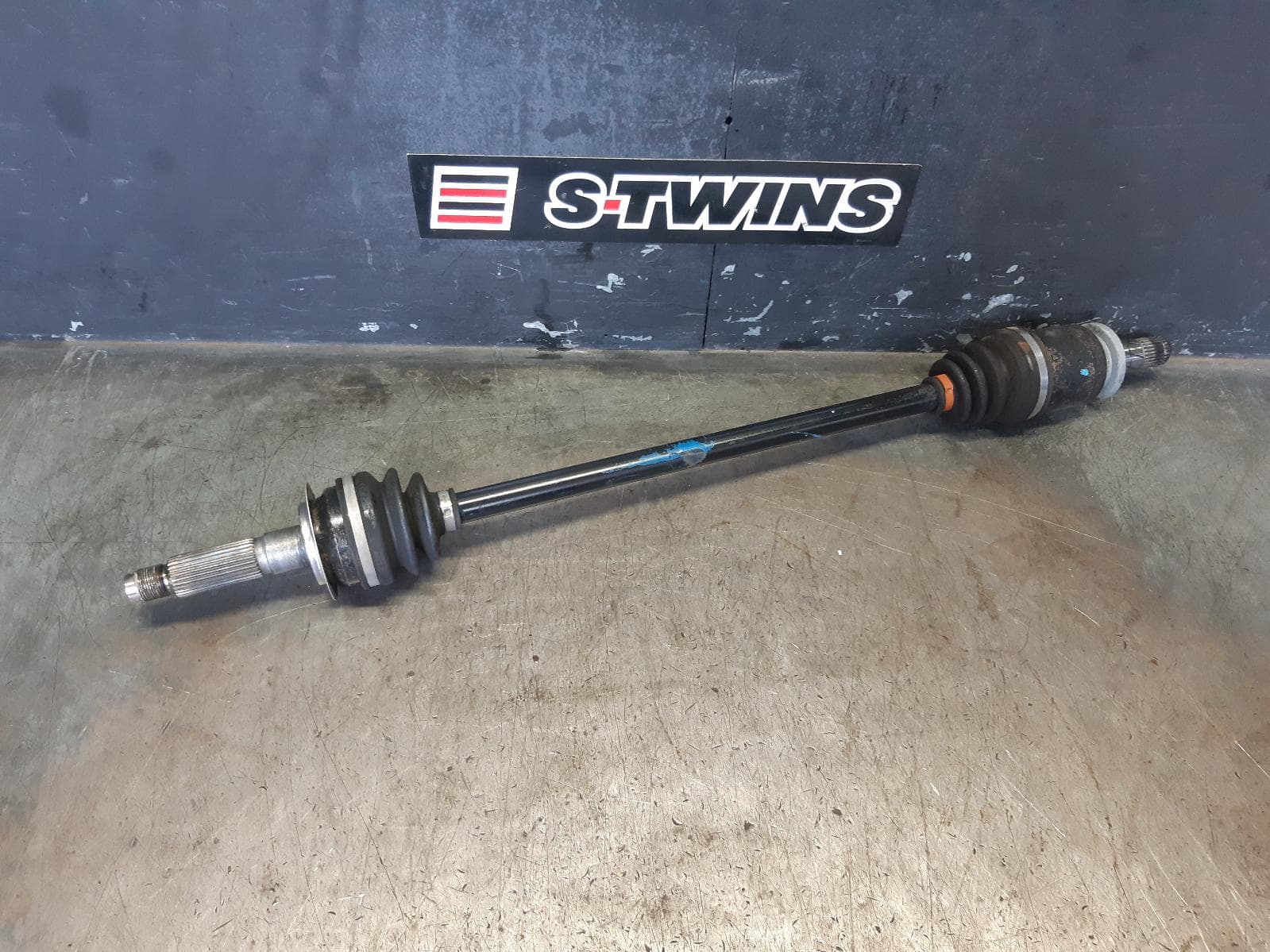 Used auto part listing image: 2013 SUBARU FORESTER RIGHT DRIVESHAFT REAR, AUTO T/M, SJ, 12/12-08/18 0000376450