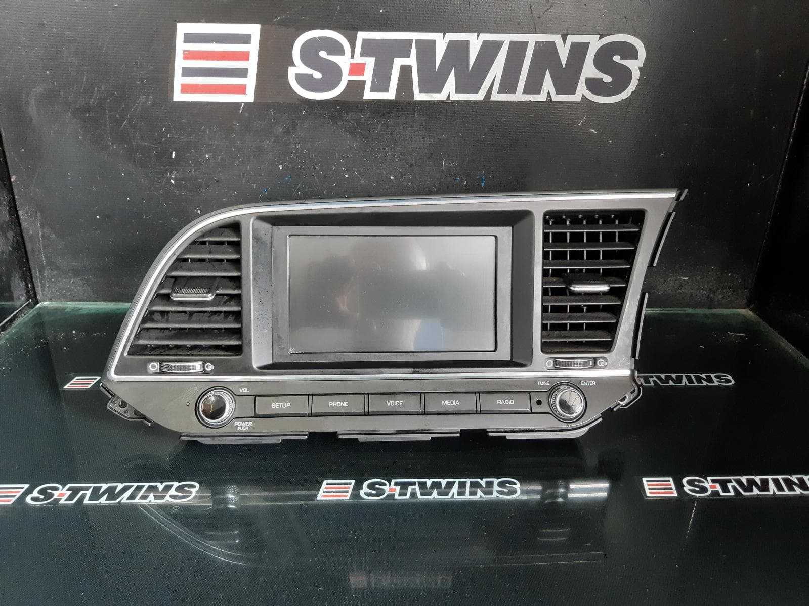 Used auto part listing image: 2017 HYUNDAI ELANTRA DISPLAY & CONTROL UNIT, 7IN NON SAT NAV TYPE, AD, 12/15-09/18 0000229121