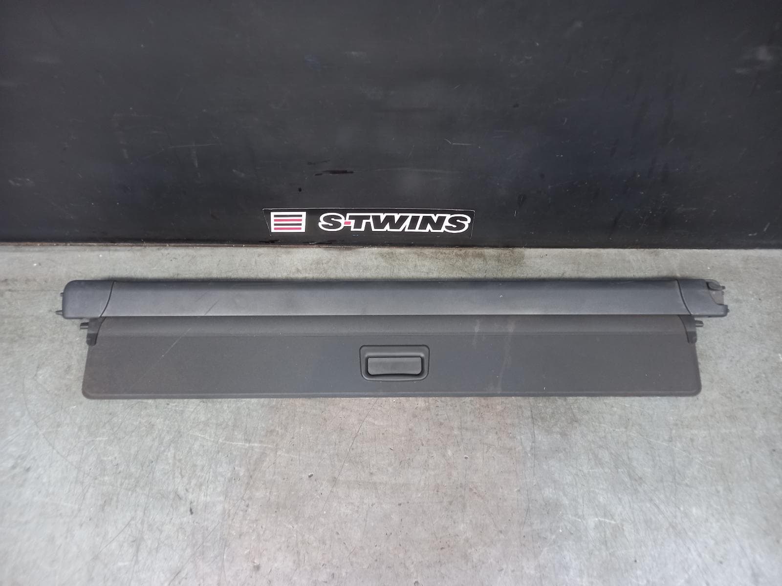 Used auto part listing image: 2018 LAND ROVER RANGEROVER VELAR PARCEL SHELF CARGO BLIND L560, 05/17- 0000375837