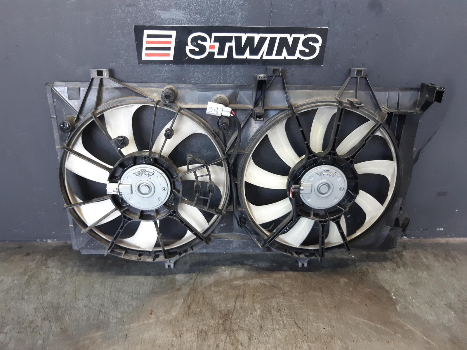 Used auto part listing image: 2013 TOYOTA CAMRY FAN DUAL FAN ASSY (SHROUD AND FANS), 2.5, 2AR-FE, ASV50, 11/11-10/17 0000364283