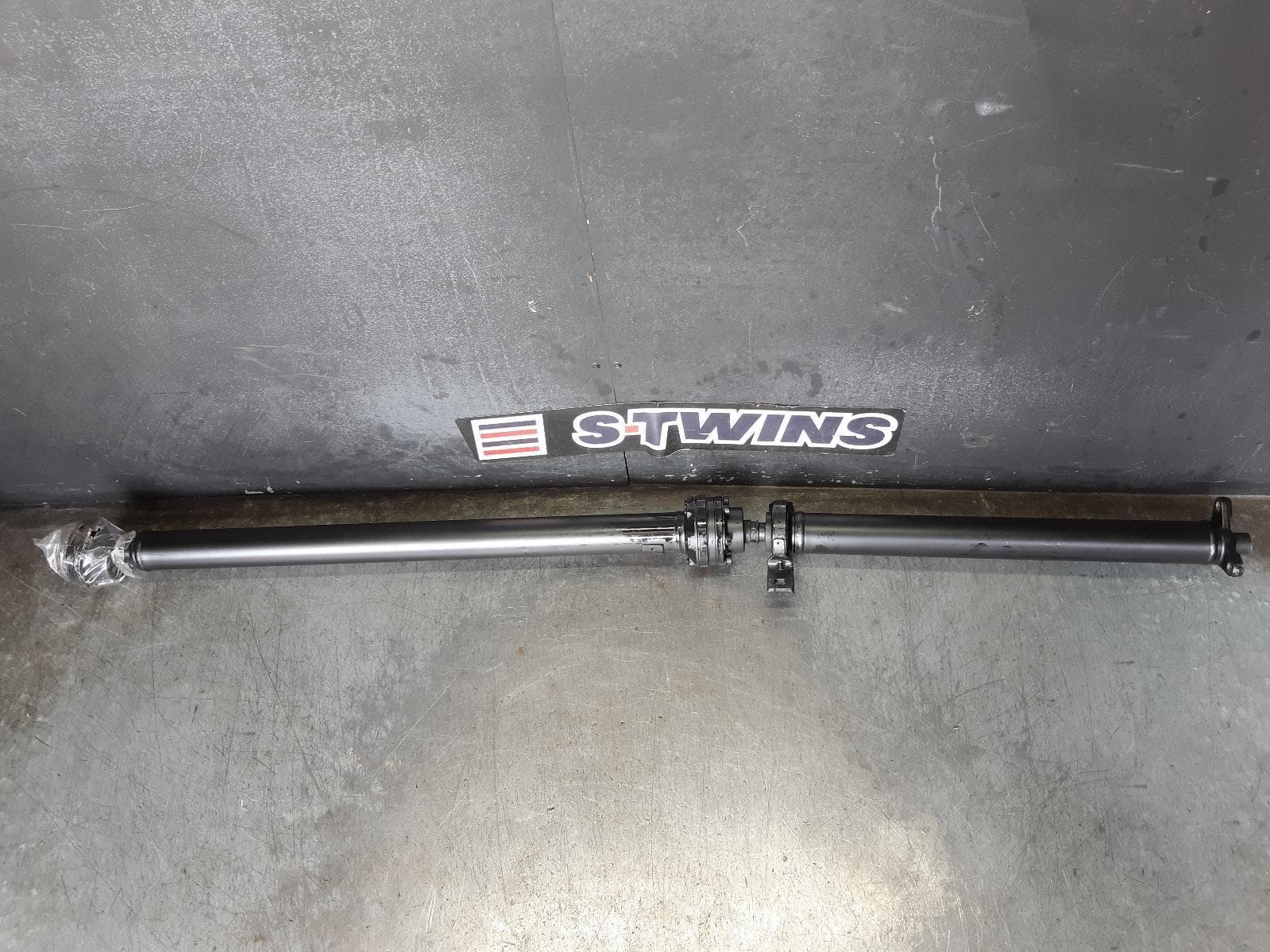 Used auto part listing image: 2010 FORD FALCON REAR PROP SHAFT FG MKI-MKII, UTE, 4.0, NON TURBO, PETROL, AUTO T/M, 6 SPEED, 05/08-09/14 0000324850