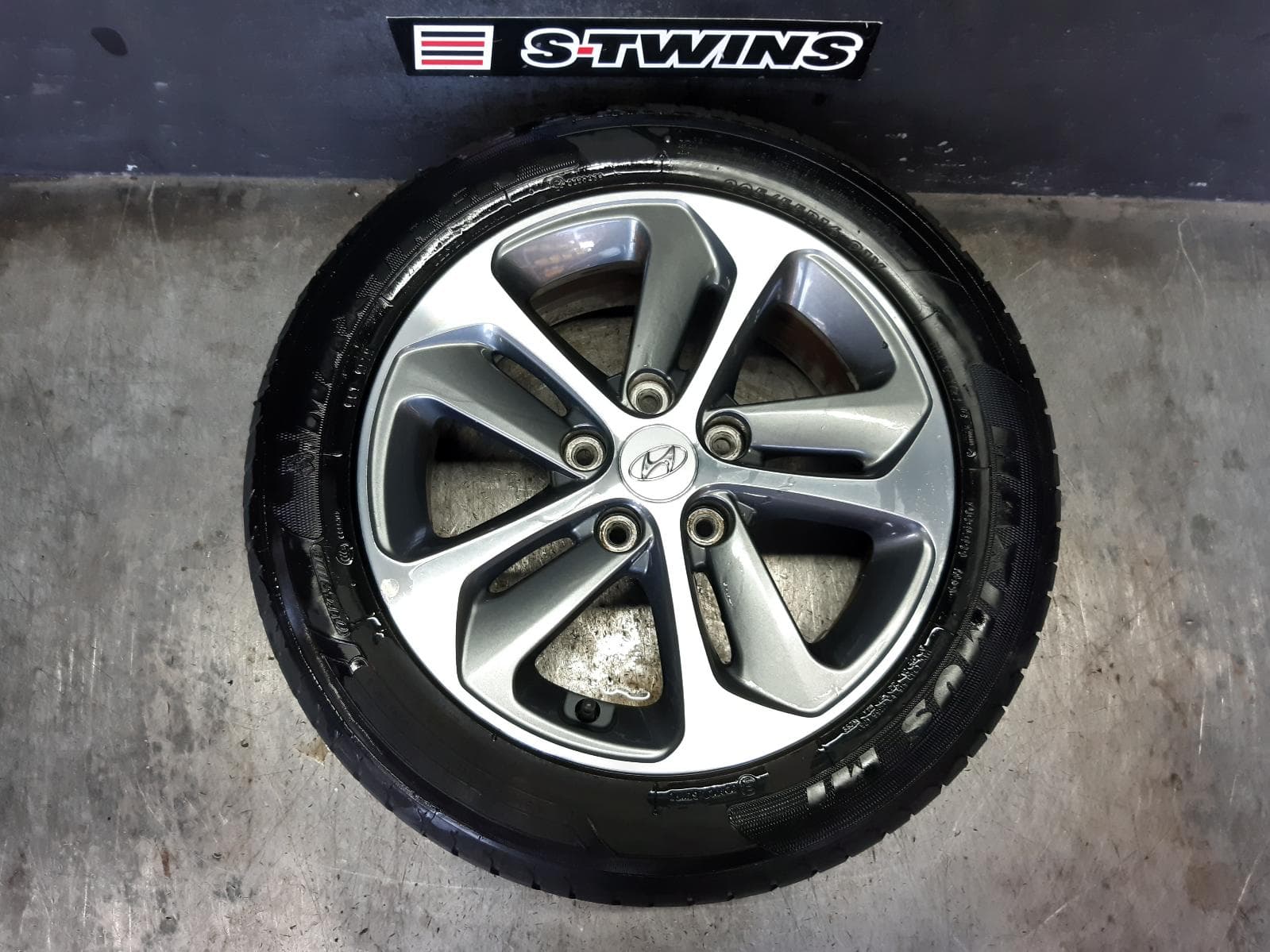 Used auto part listing image: 2016 HYUNDAI I30 WHEEL MAG FACTORY, 16X6.5IN, ACTIVE/ELITE, GD, 03/12-02/17 0000369958