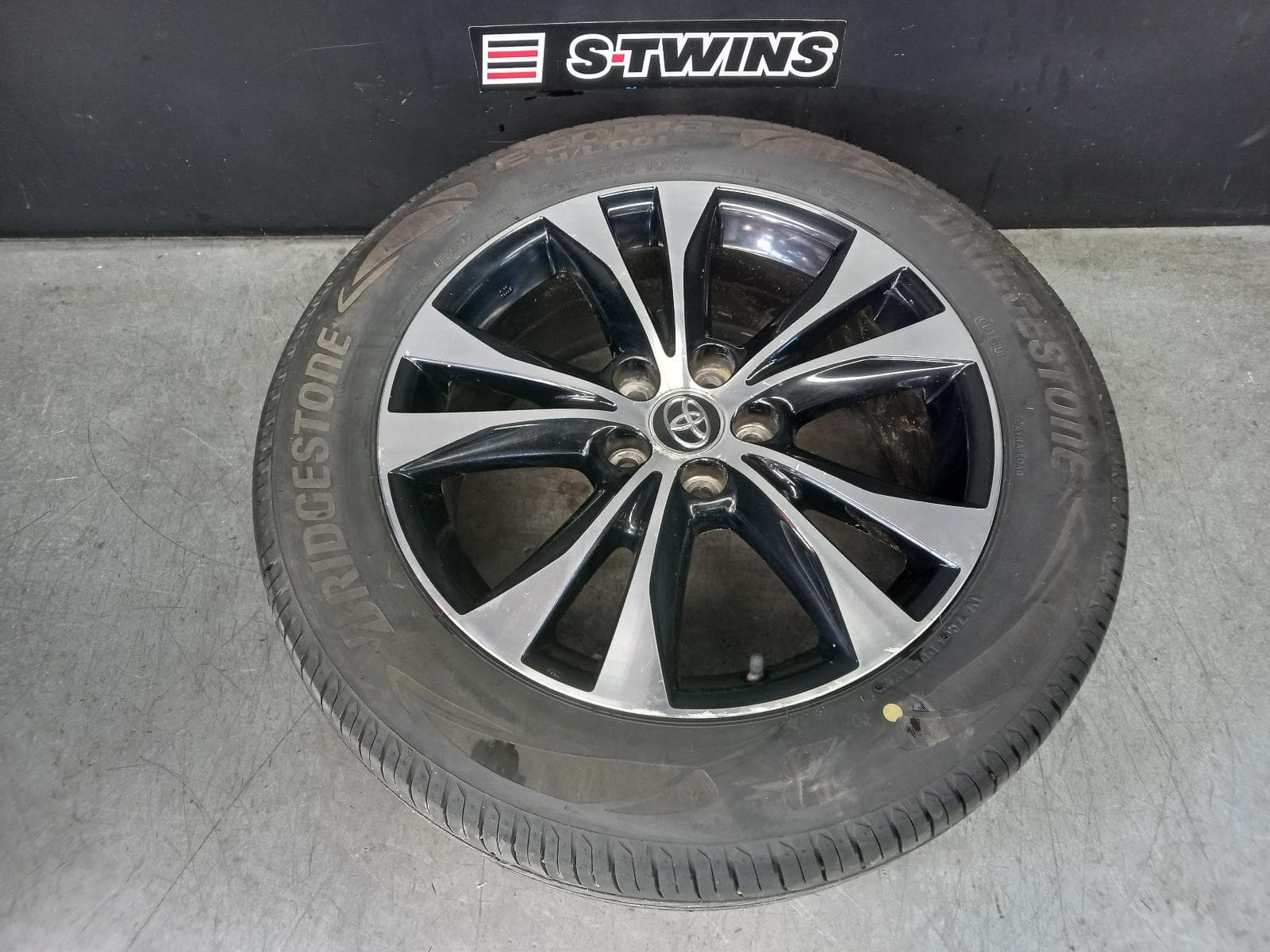 Used auto part listing image: 2014 TOYOTA RAV4 WHEEL MAG FACTORY, 18X7.5IN, XA40, 12/12-12/18 0000376509