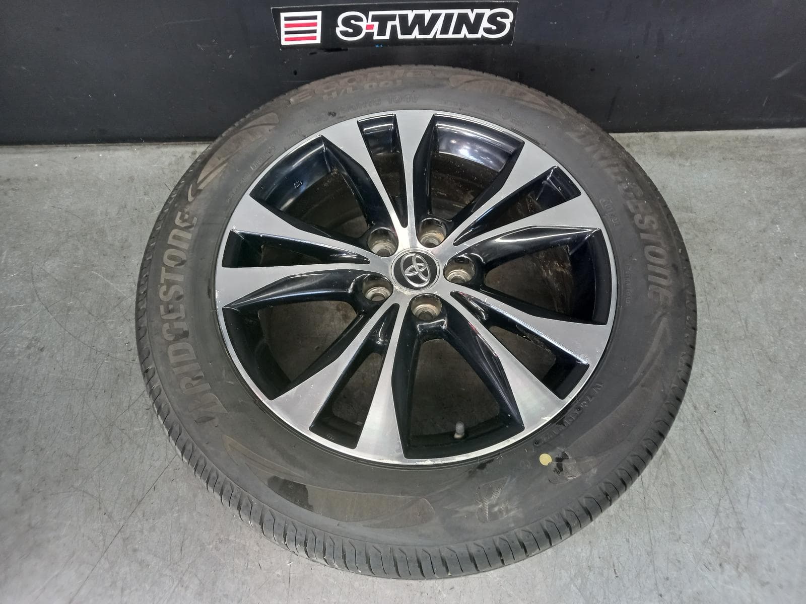 Used auto part listing image: 2014 TOYOTA RAV4 WHEEL MAG FACTORY, 18X7.5IN, XA40, 12/12-12/18 0000376511