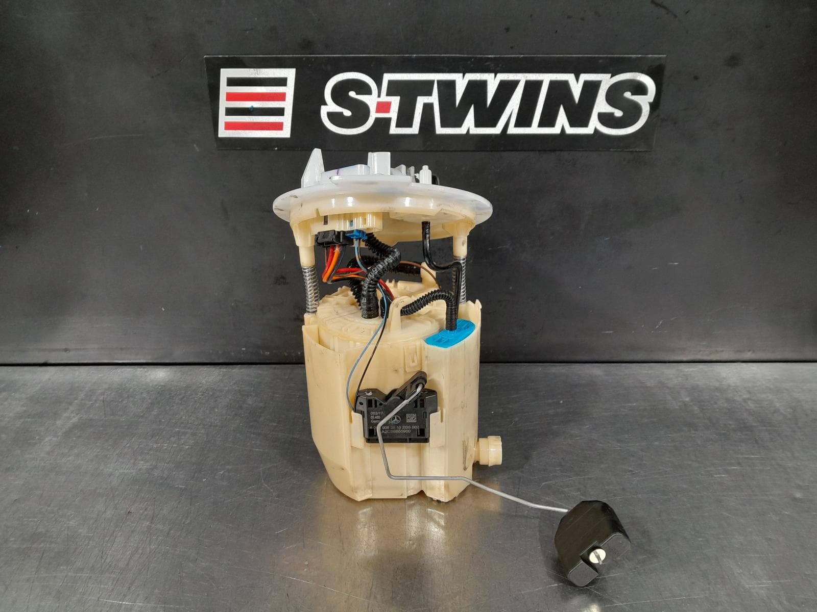 Used auto part listing image: 2017 MERCEDES C CLASS FUEL PUMP PETROL, 2.0, TURBO, 274.920 CODE, C250BD (155kW), IN TANK (PUMP&SENDER), W205/S205, 08/14-06/17 0000296130