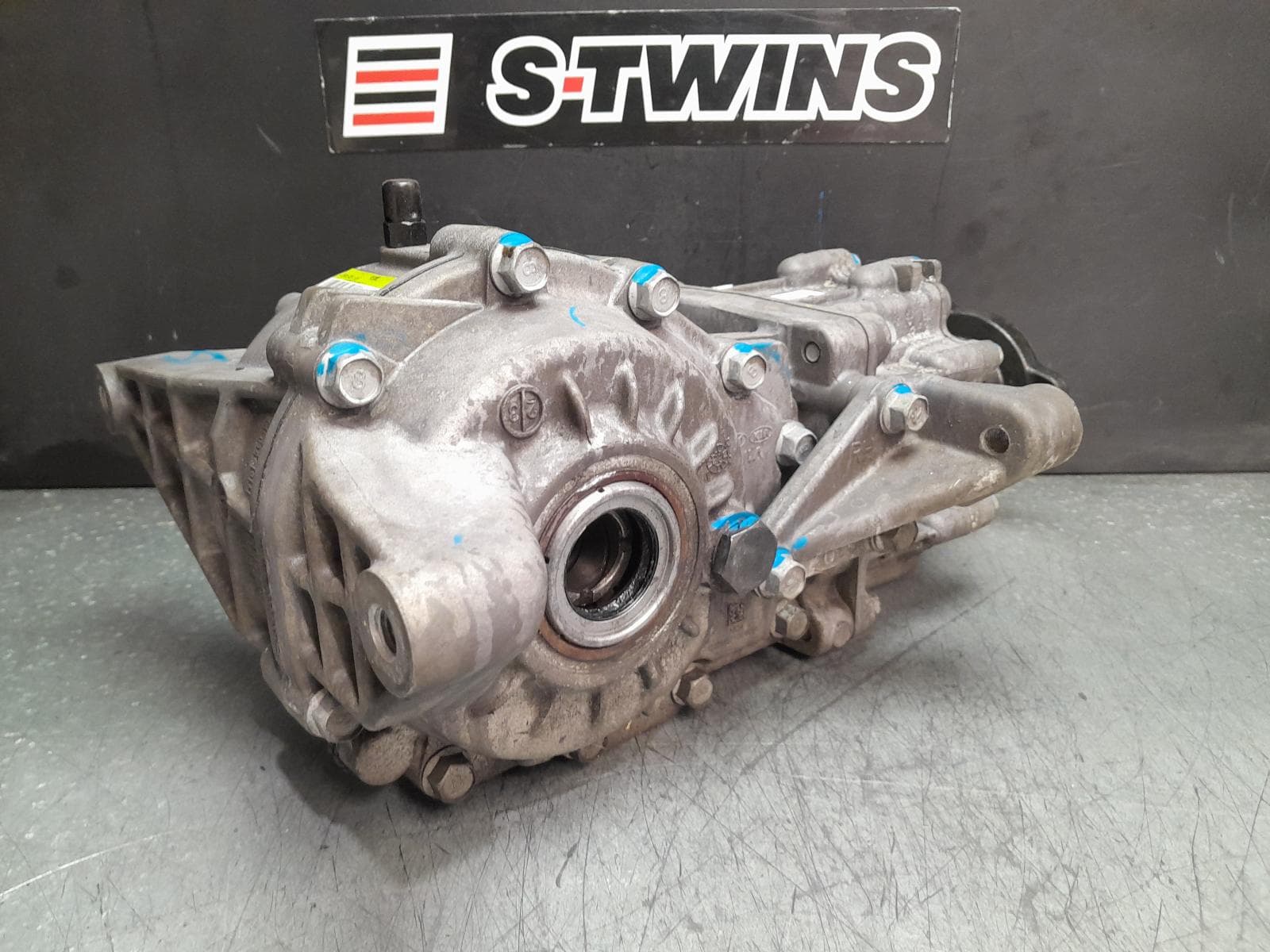 Used auto part listing image: 2023 HYUNDAI TUCSON DIFFERENTIAL CENTRE REAR, NX4, 02/21- 0000376565