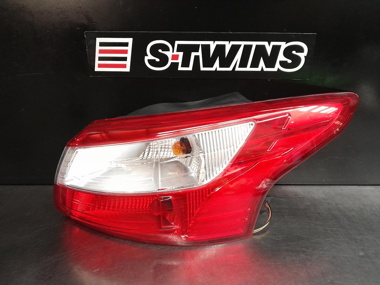 Used auto part listing image: 2011 FORD FOCUS RIGHT TAILLIGHT LW, SEDAN, 05/11-08/15 0000278450