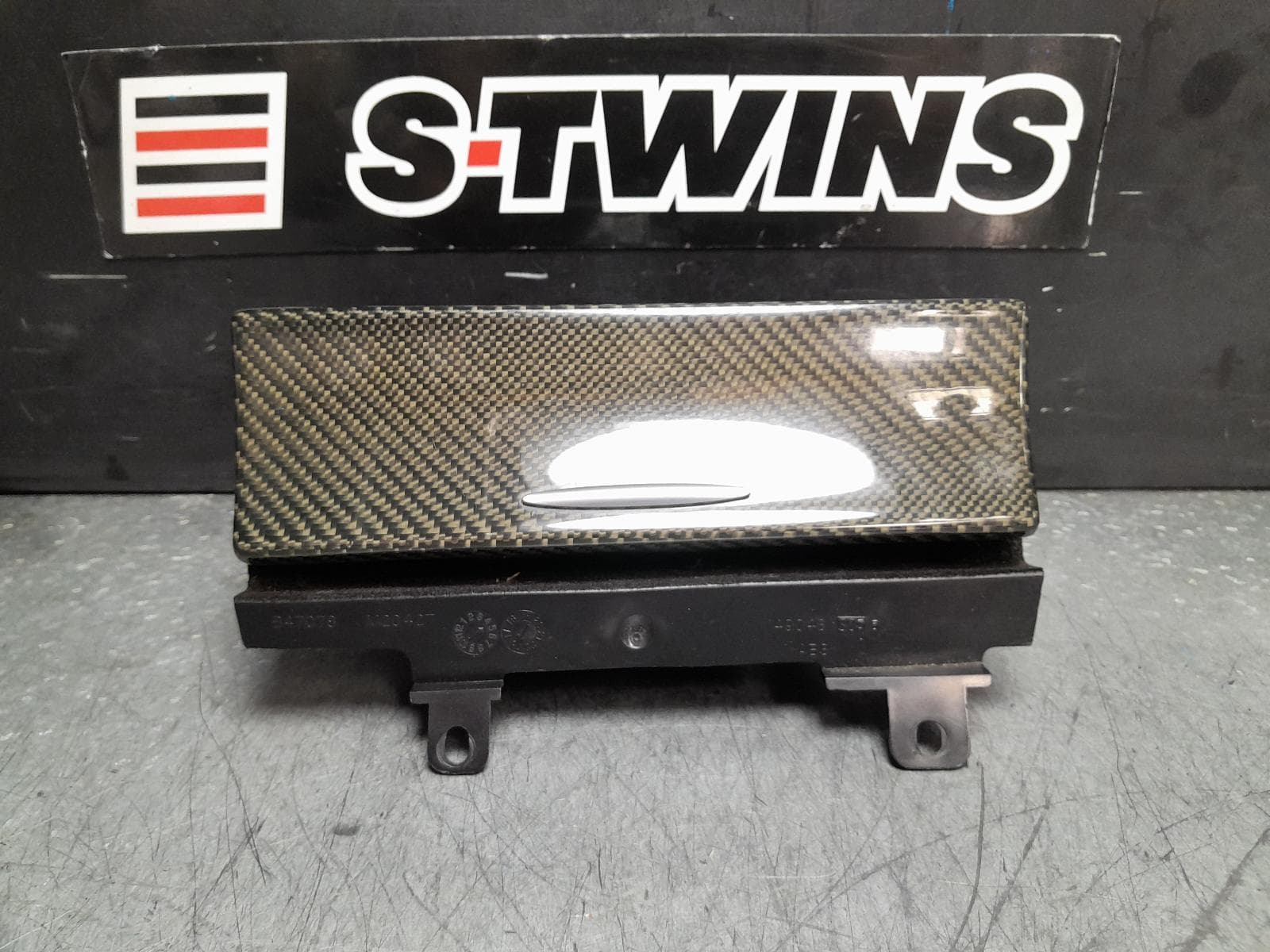 Used auto part listing image: 2013 CHRYSLER 300C CONSOLE LX2, 12/11-12/21 0000376686