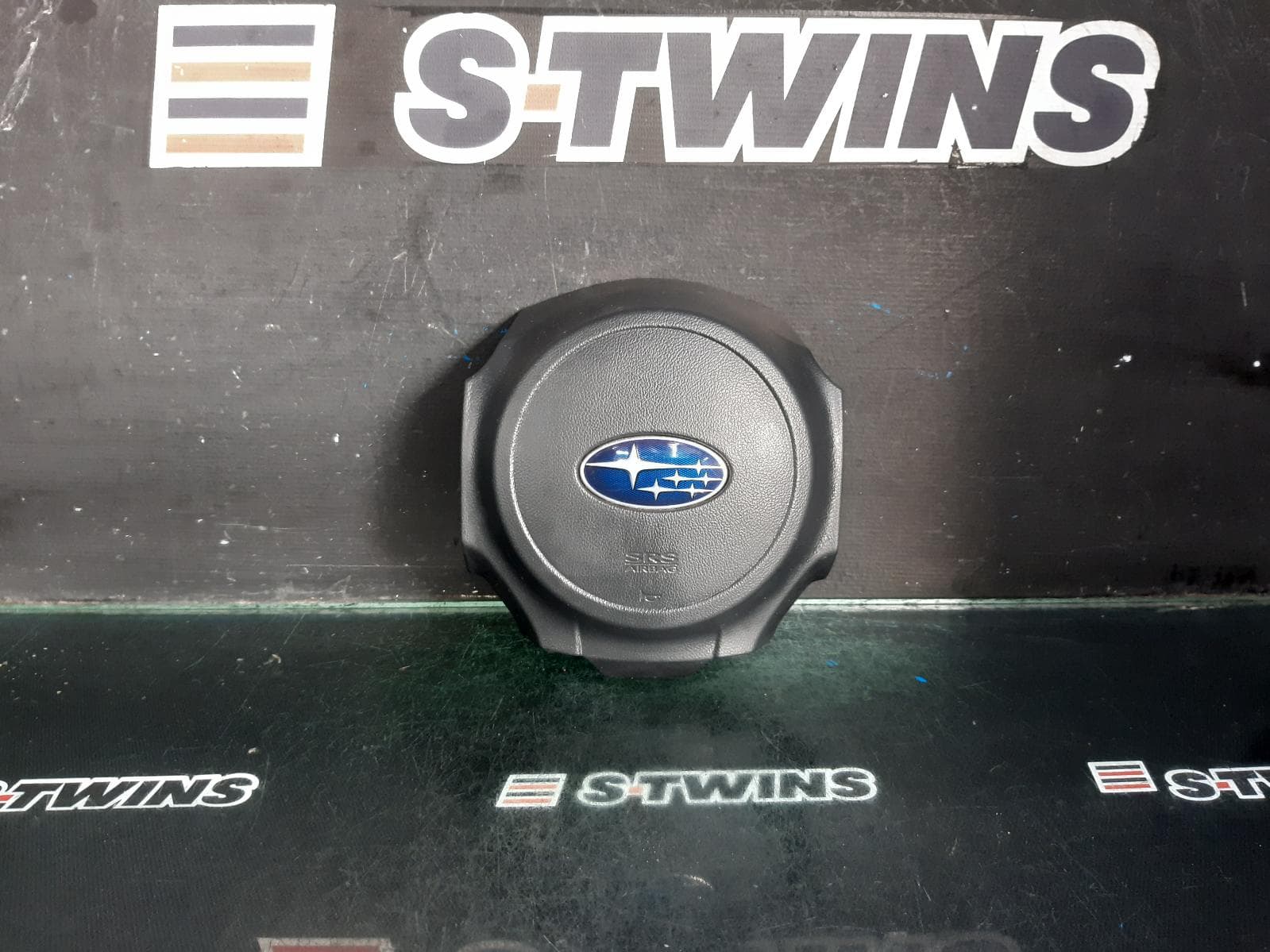 Used auto part listing image: 2016 SUBARU OUTBACK RIGHT AIRBAG STEERING WHEEL, 6TH GEN, 08/14-12/20 0000377195