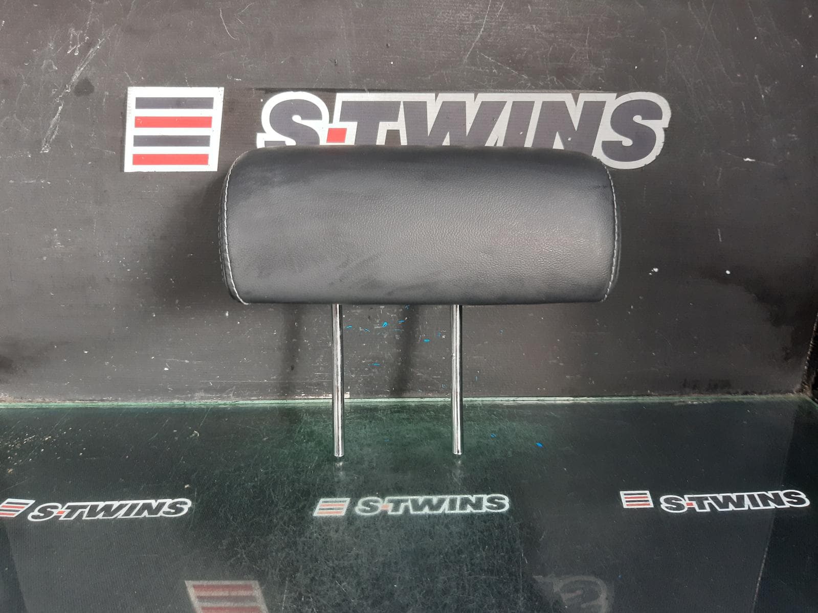 Used auto part listing image: 2016 SUBARU OUTBACK HEADREST CENTRE REAR, LEATHER, BLACK, 6TH GEN, 08/14-12/20 0000377196