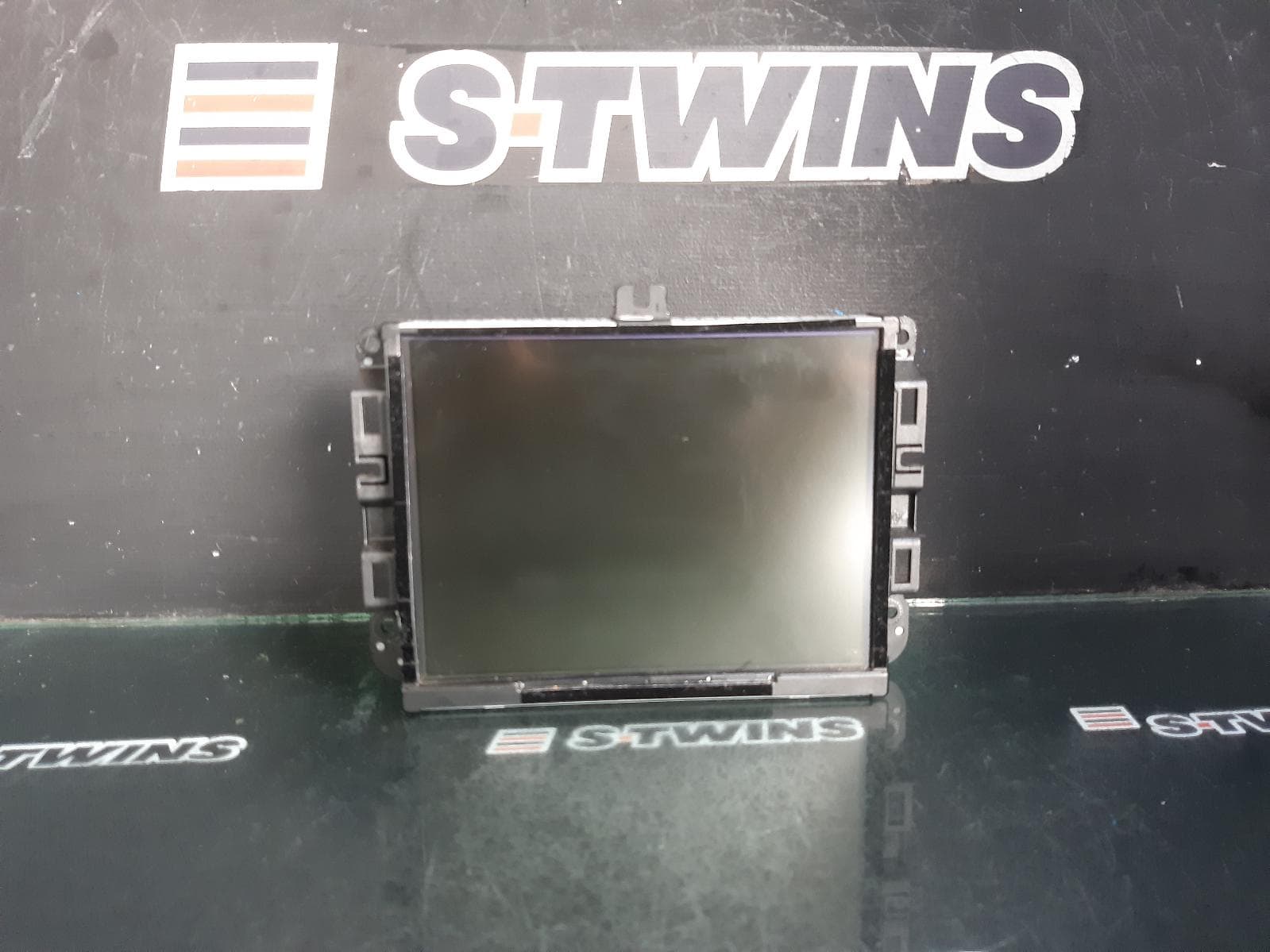 Used auto part listing image: 2017 JEEP GRANDCHEROKEE DISPLAY/CONTROL UNIT ASSY, UCONNECT 8.4IN, SAT NAV TYPE, WK, 10/16-02/22 0000376831