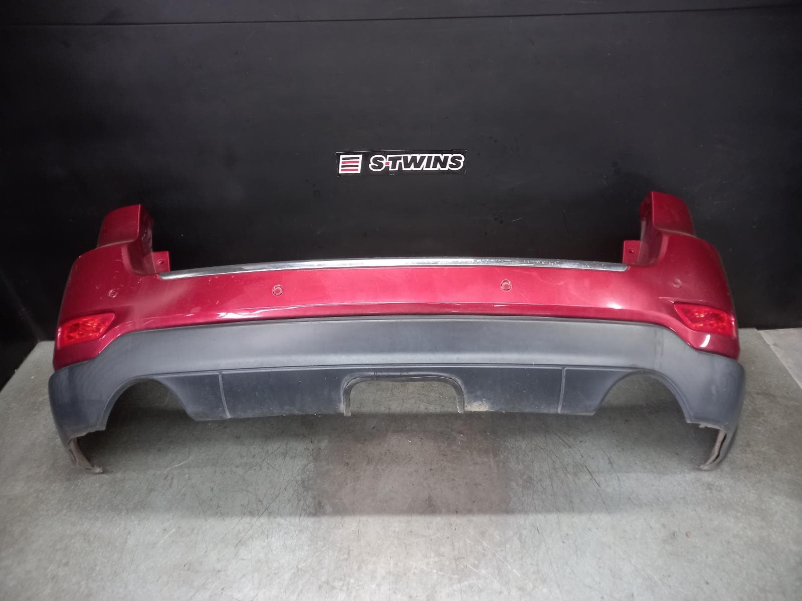 Used auto part listing image: 2014 JEEP GRANDCHEROKEE REAR BUMPER BUMPER BAR, W/ PARK SENSOR TYPE, WK, LIMITED/TRAILHAWK, 10/10-09/16 0000377438