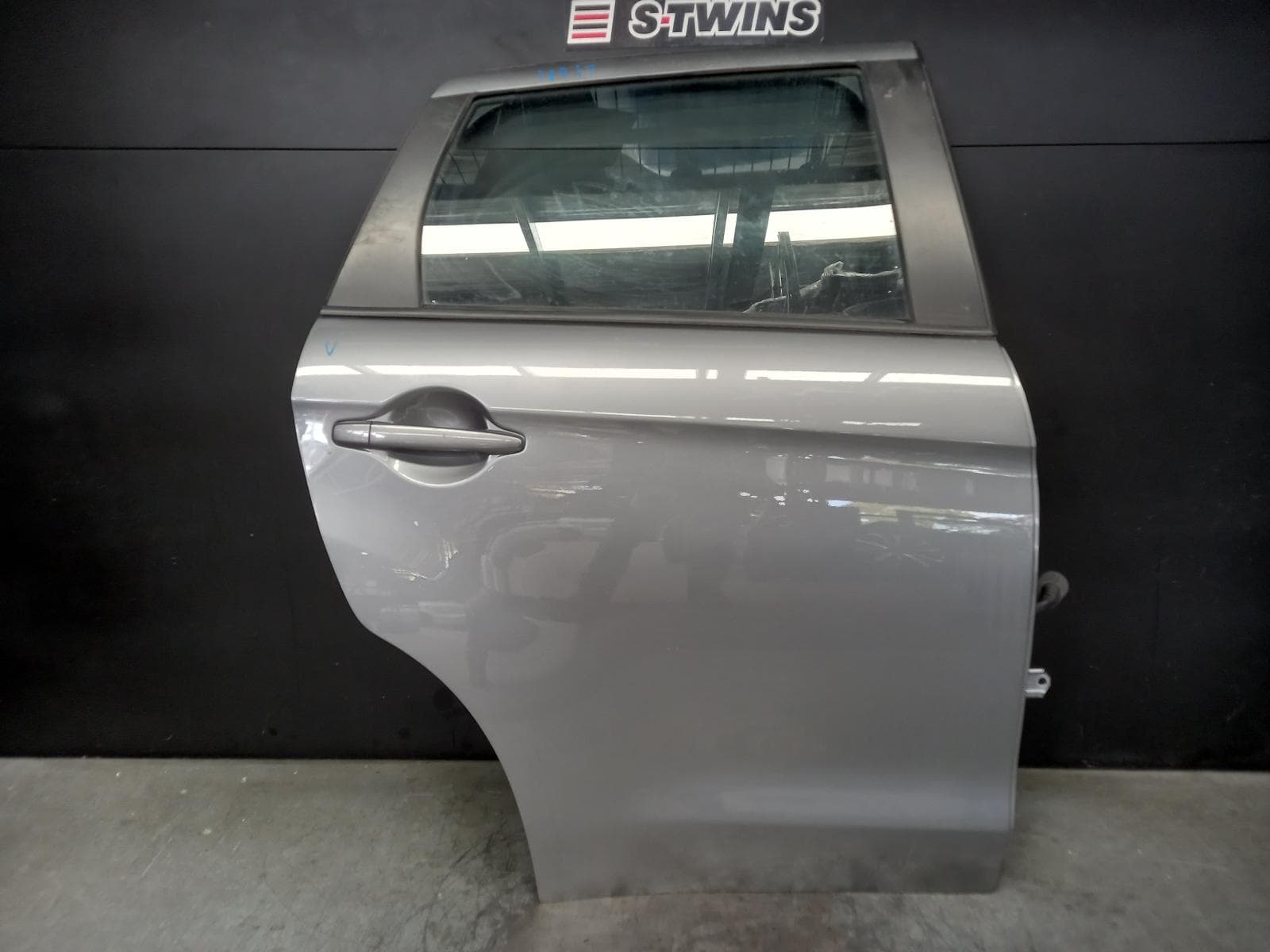 Used auto part listing image: 2023 MITSUBISHI ASX RIGHT REAR DOOR SLIDING XC-XD, 07/18-12/24 0000377588