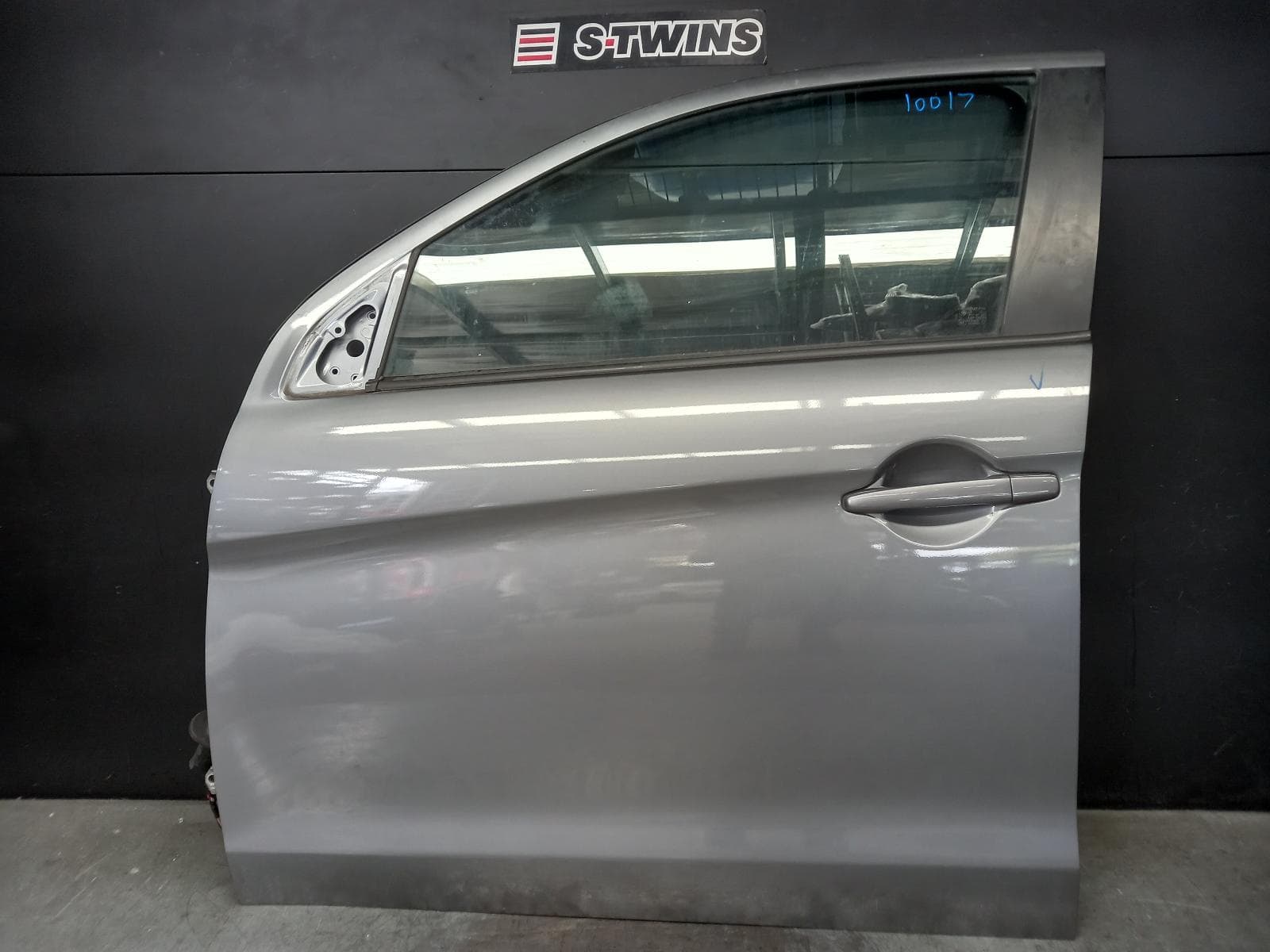 Used auto part listing image: 2023 MITSUBISHI ASX LEFT FRONT DOOR XC-XD, 07/18-12/24 0000377586
