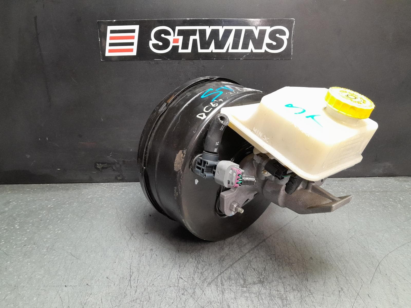 Used auto part listing image: 2012 JEEP CHEROKEE BRAKE BOOSTER KK, P/N 68039279AC, 11/07-10/12 0000373170