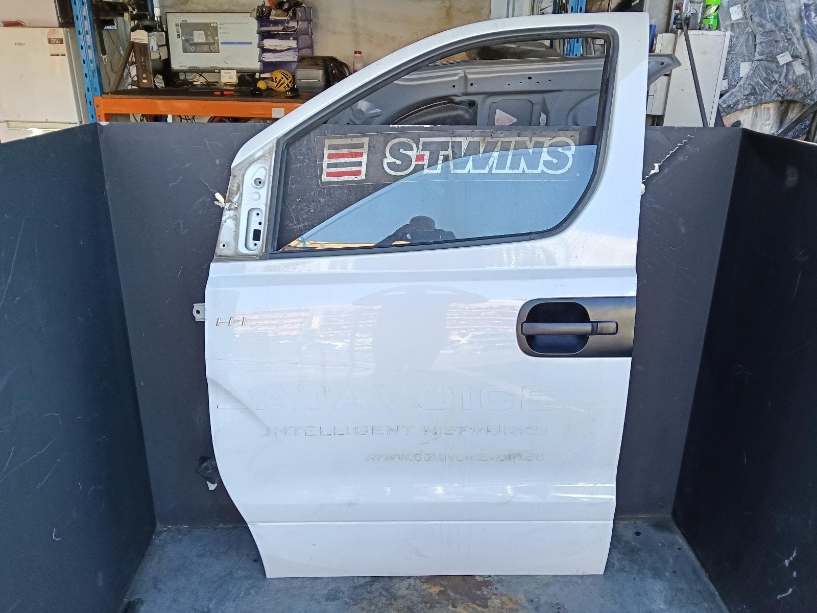 Used auto part listing image: 2017 HYUNDAI ILOAD/IMAX LEFT FRONT DOOR TQ, ILOAD, 11/07-03/21 0000378186