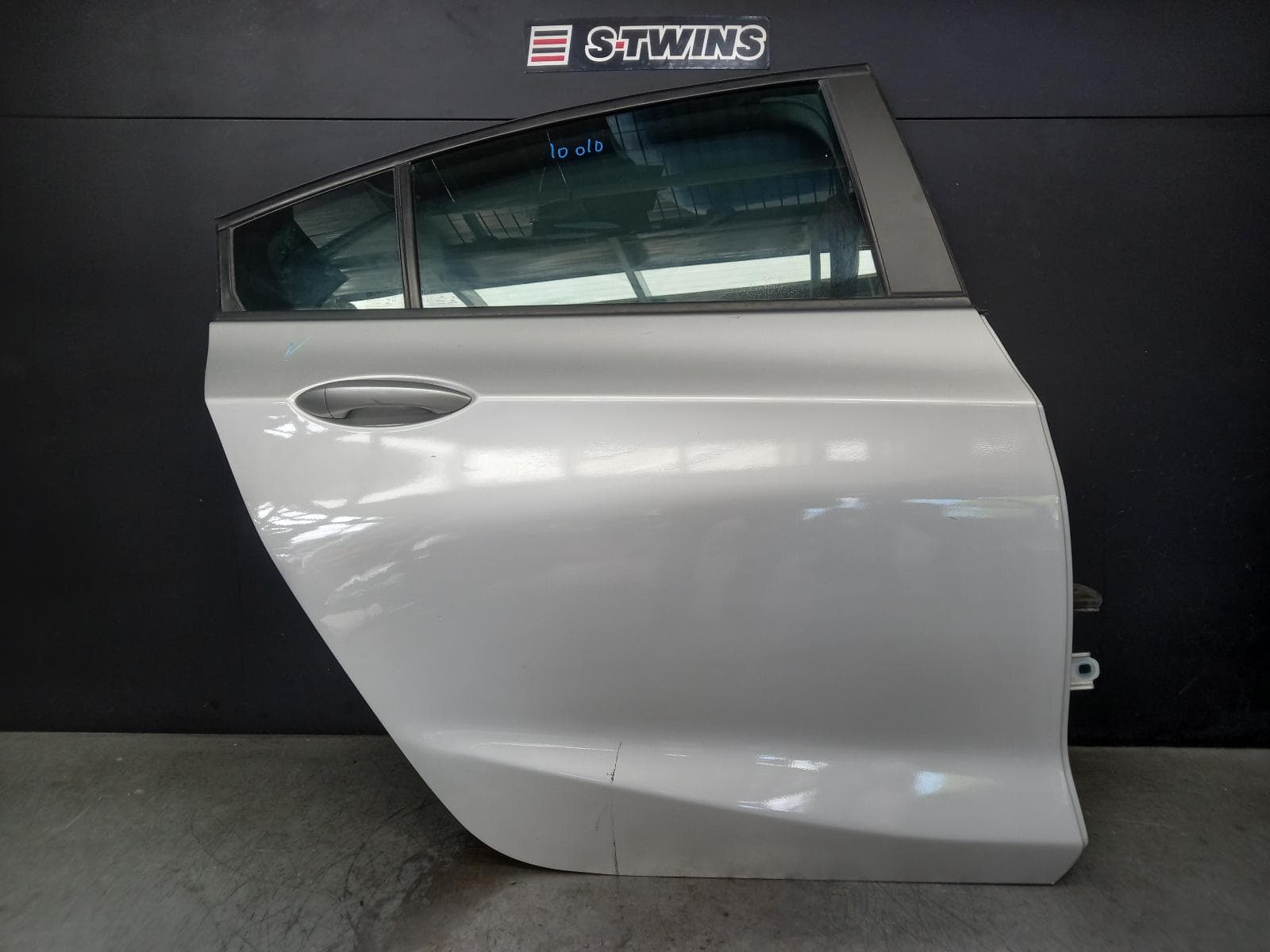 Used auto part listing image: 2017 HOLDEN ASTRA RIGHT REAR DOOR SLIDING BL, SEDAN, 05/17-12/20 0000377971