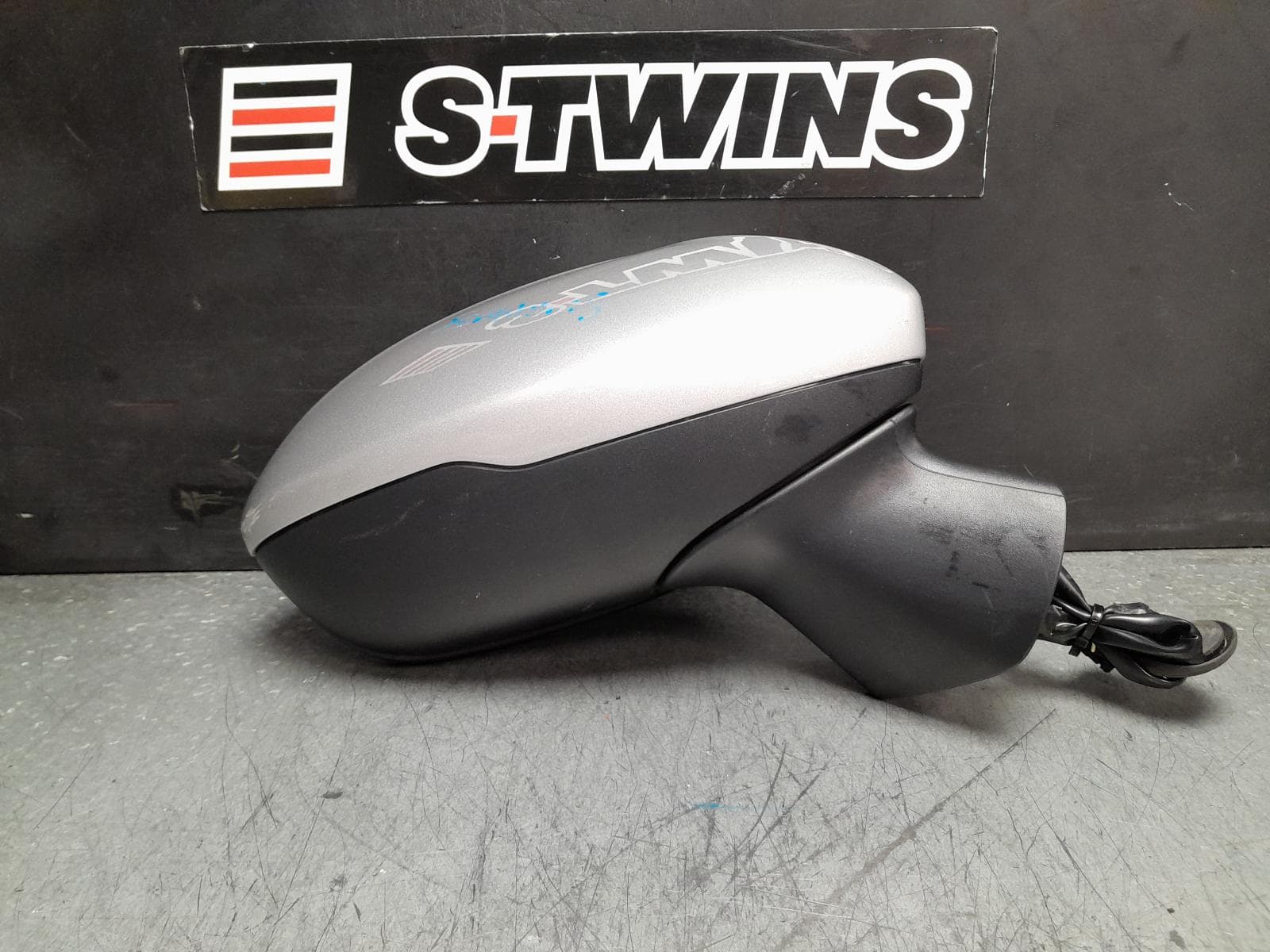 Used auto part listing image: 2017 HOLDEN ASTRA RIGHT DOOR MIRROR BL, SEDAN, NON HEATED, NON BLIND SPOT TYPE, 05/17-12/20 0000378114