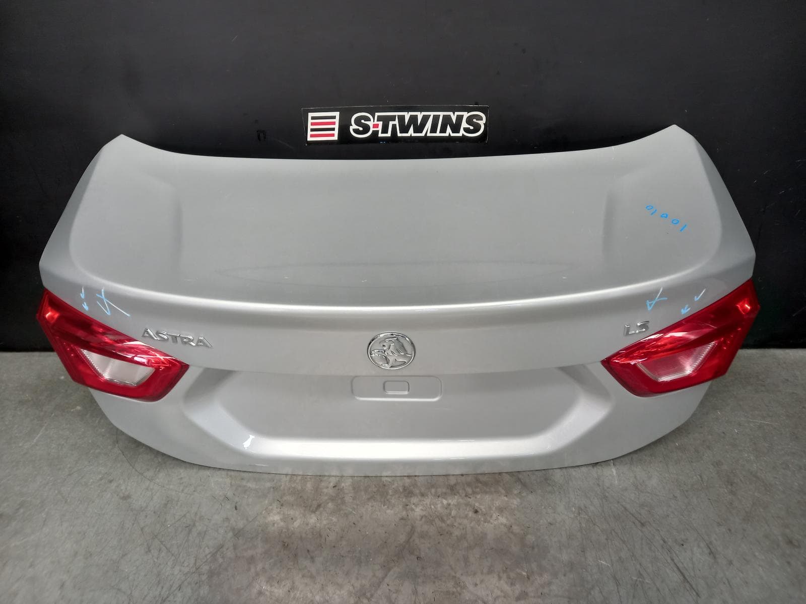 Used auto part listing image: 2017 HOLDEN ASTRA BOOTLID TAILGATE BOOTLID, BL, SEDAN, NON SPOILER TYPE, 05/17-12/20 0000377915