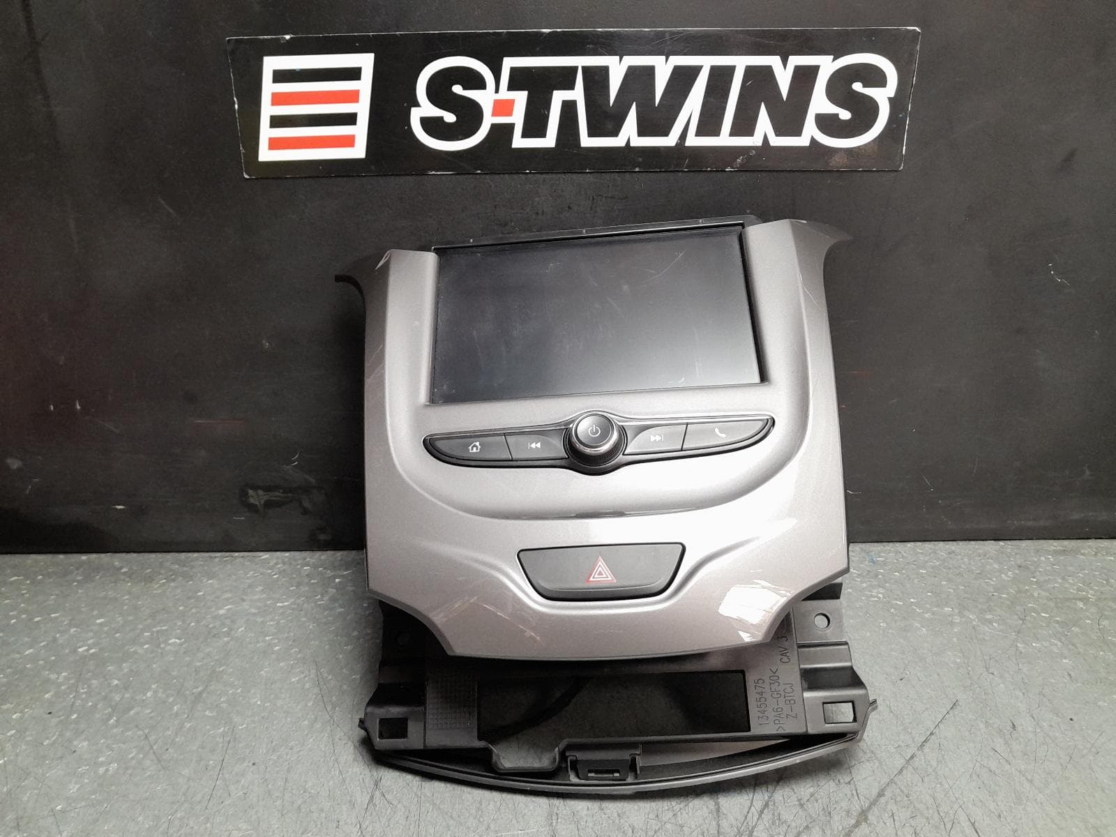 Used auto part listing image: 2017 HOLDEN ASTRA HEAD UNIT, W/ DISPLAY UNIT, 8IN TOUCHSCREEN, SAT NAV TYPE, BK-BL, 09/16-12/20 0000378121
