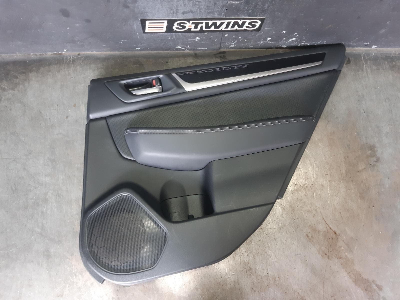 Used auto part listing image: 2015 SUBARU OUTBACK DOOR TRIM RH REAR, 6TH GEN, LEATHER, 08/14-12/20 0000377162