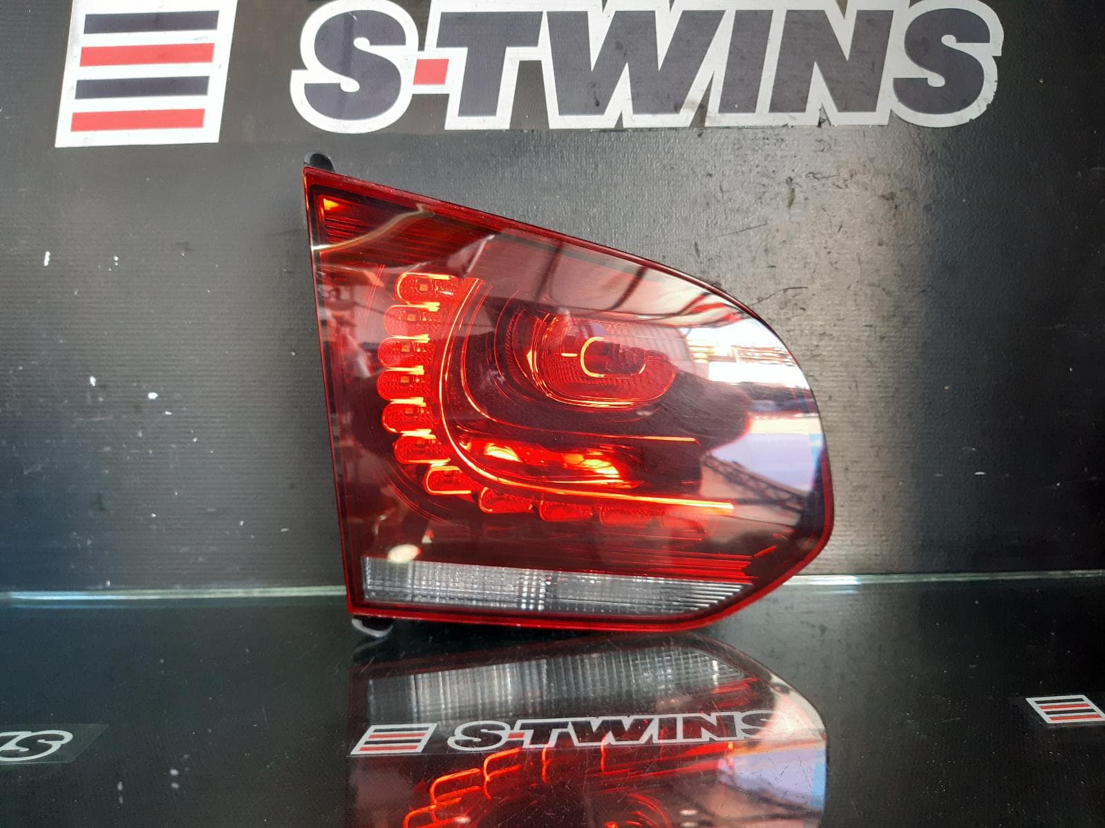 Used auto part listing image: 2011 VOLKSWAGEN GOLF REAR GARNISH TAILGATE LAMP (LH SIDE), R TYPE, GEN 6, 12/08-03/13 0000178516