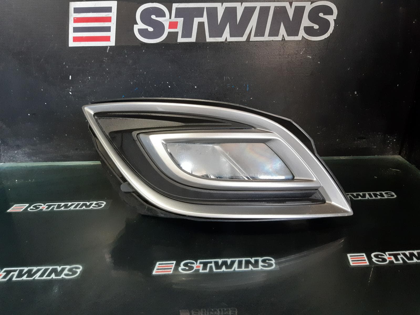 Used auto part listing image: 2011 MAZDA CX9 RIGHT INDICATOR FOG SIDE BUMPER FOGLAMP, TB, 06/09-10/12 0000228050