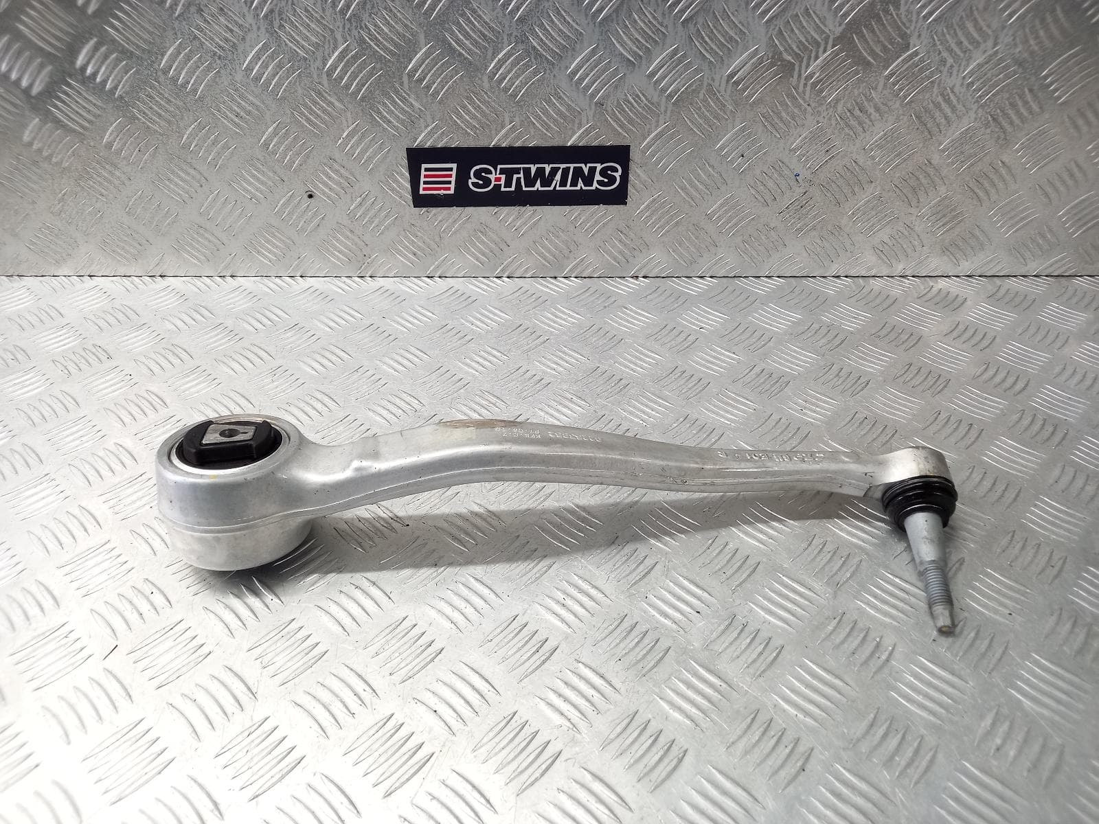 Used auto part listing image: 2015 HOLDEN COMMODORE RIGHT FRONT LOWER CONTROL ARM MAIN FRONT LOWER ARM, VF, 05/13-12/17 0000147123