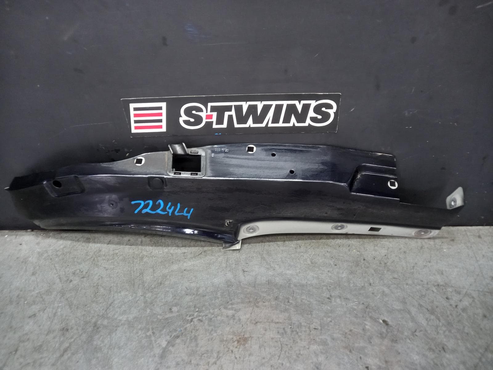 Used auto part listing image: 2015 PORSCHE MACAN LEFT GUARD UPPER (INNER), 95B, 06/14- 0000377044