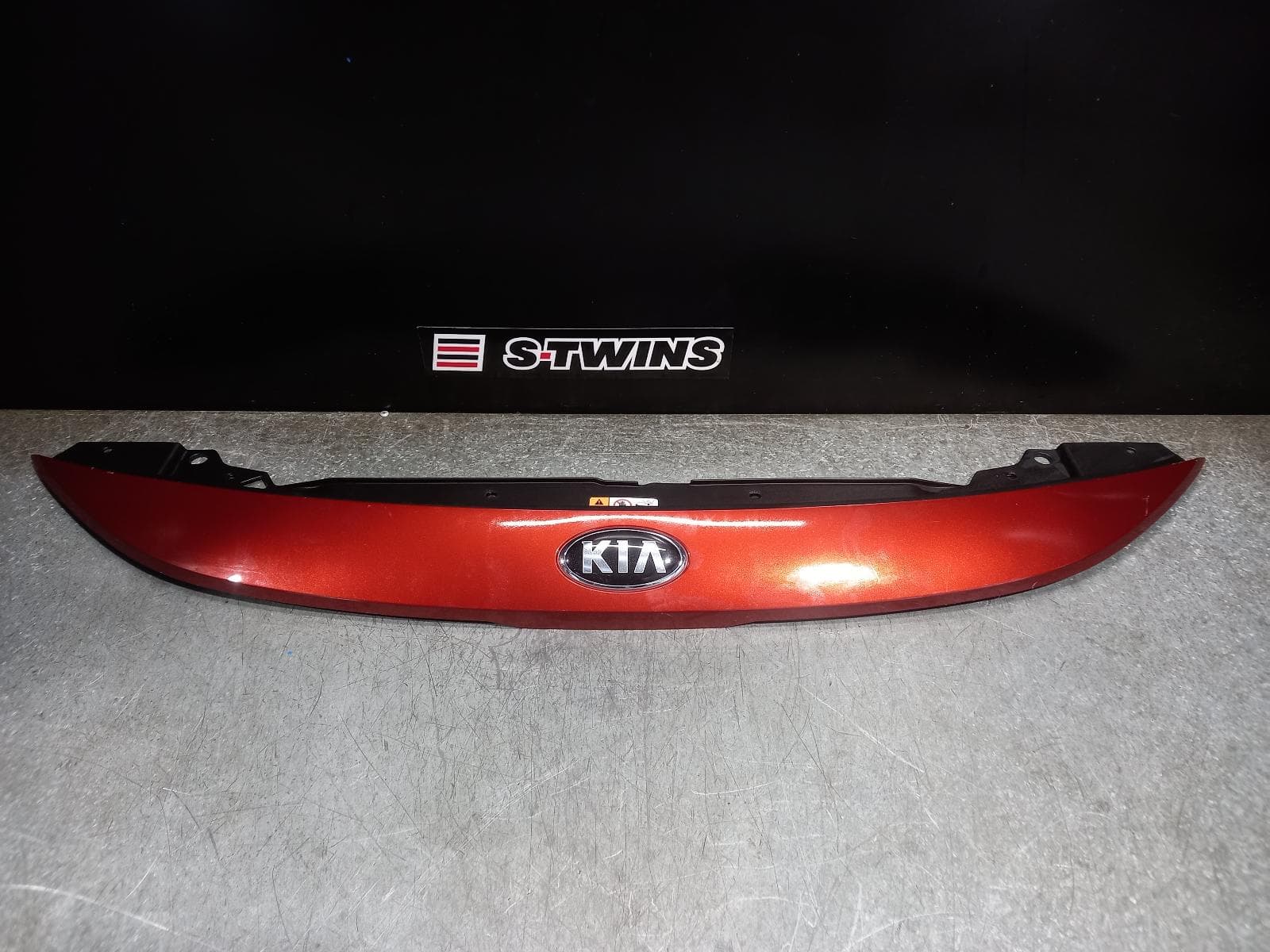 Used auto part listing image: 2020 KIA SELTOS GRILLE BONNET CATCH COVER, SP2, 07/19-07/22 0000282399