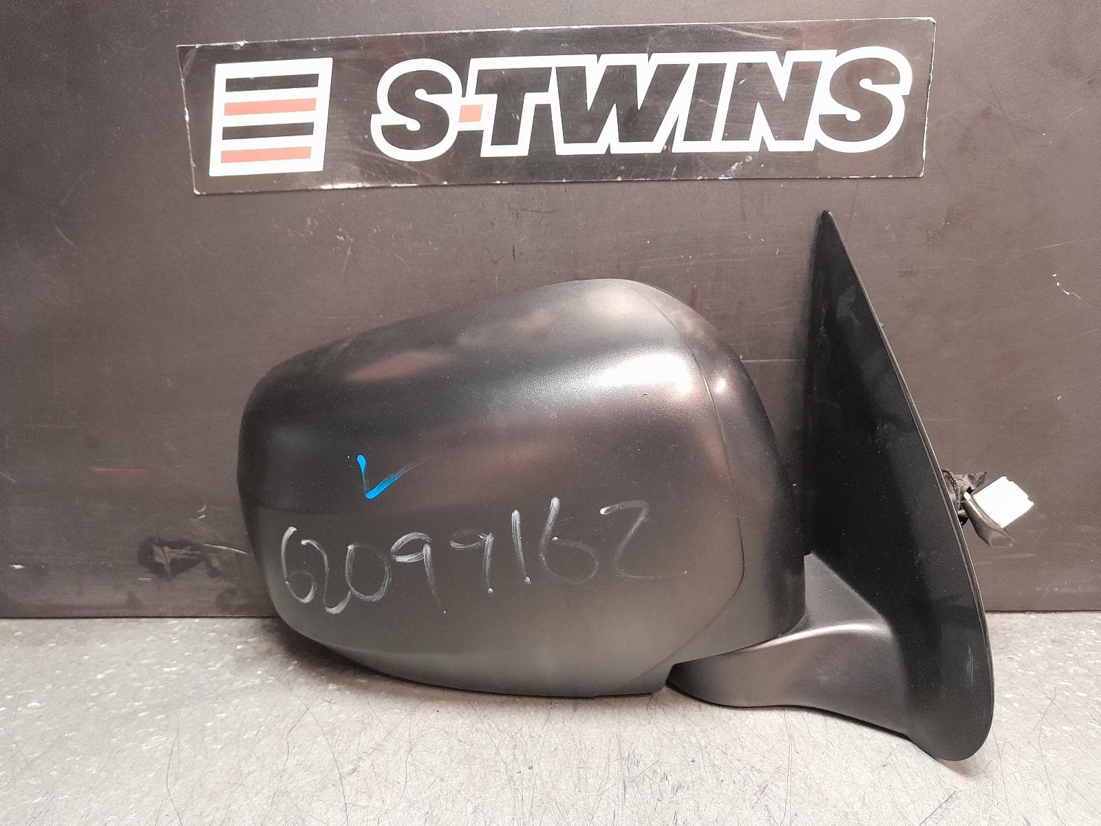 Used auto part listing image: 2016 MITSUBISHI TRITON RIGHT DOOR MIRROR MQ, GLX, BLACK, NON INDICATOR TYPE, 03/15-10/18 0000379503