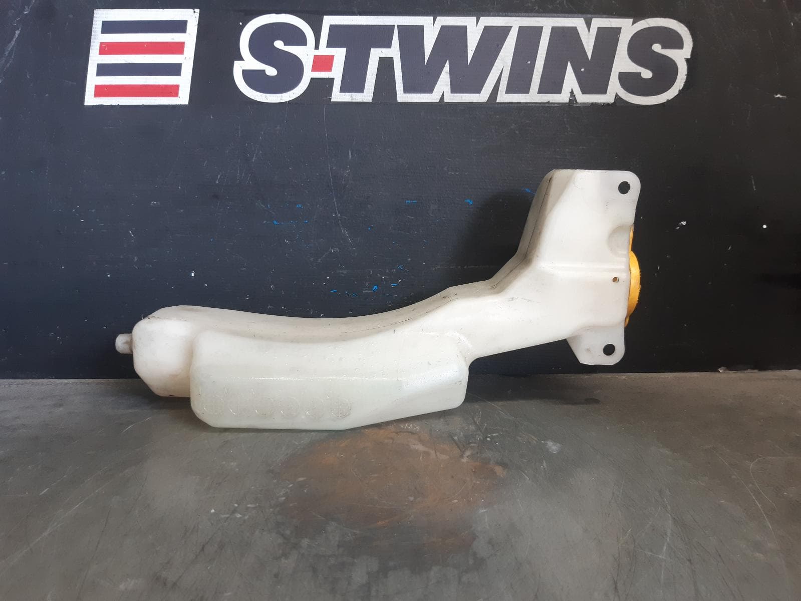 Used auto part listing image: 2013 SUBARU IMPREZA OVERFLOW BOTTLE G4, 12/11-08/17 0000375115
