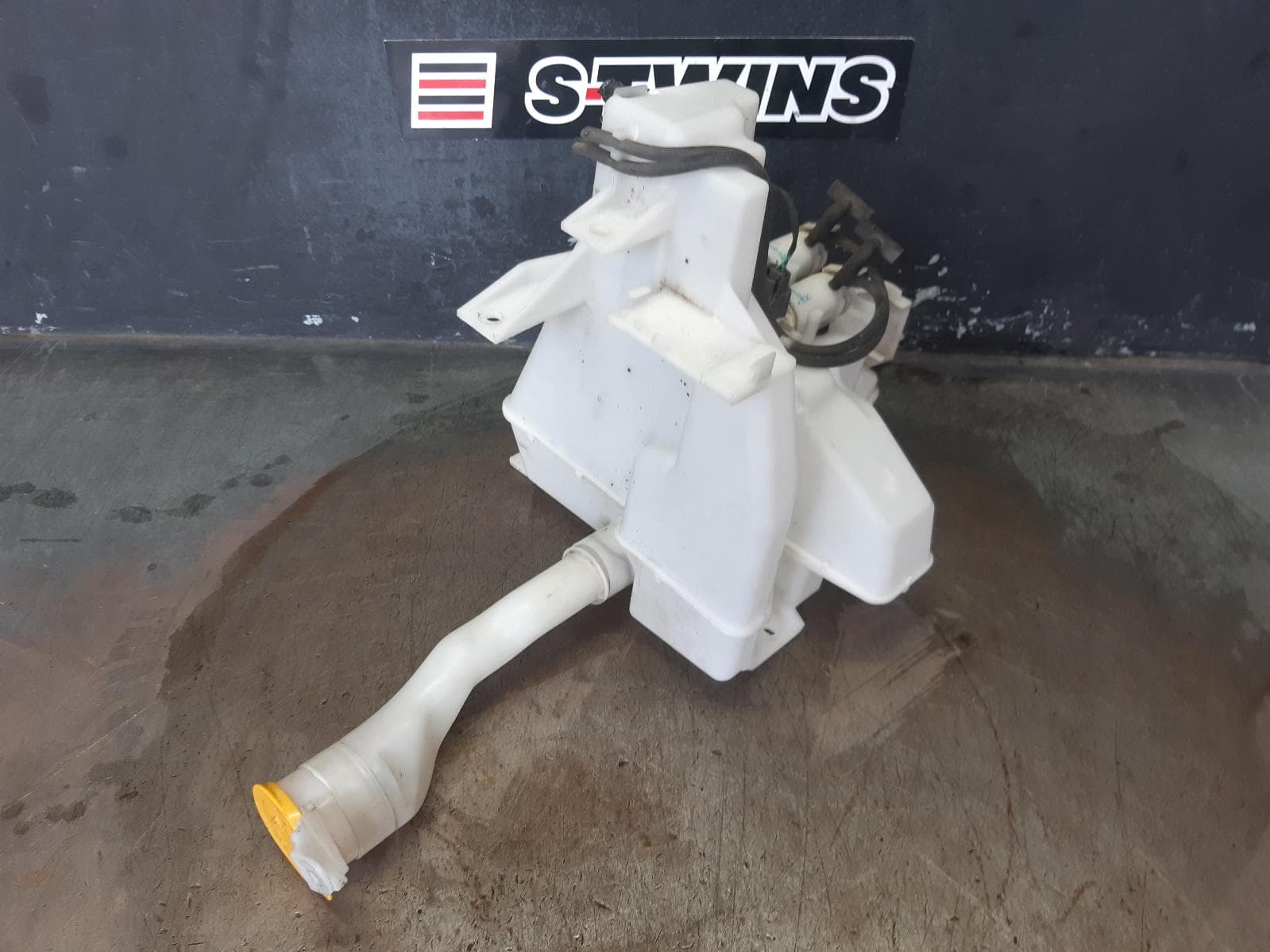 Used auto part listing image: 2013 SUBARU IMPREZA WASHER BOTTLE HATCH, P/N 86631FJ140, G4, 12/11-08/17 0000374832