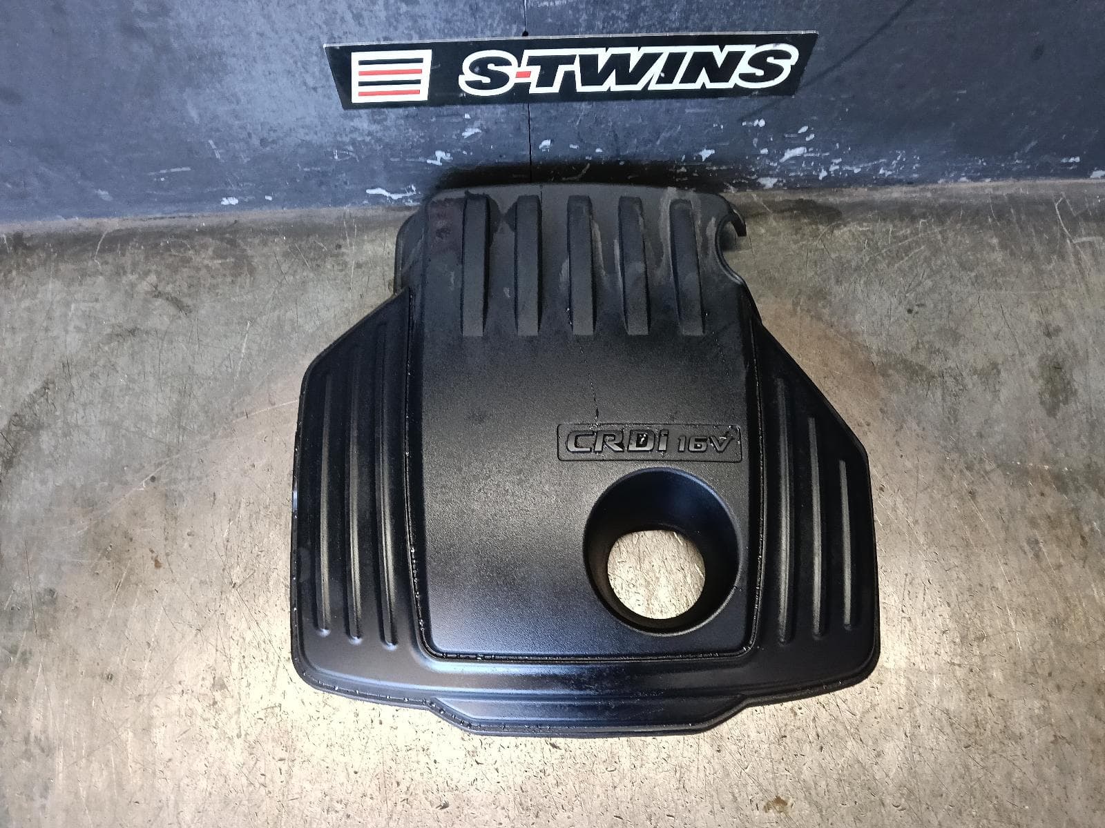 Used auto part listing image: 2017 HYUNDAI ILOAD/IMAX ENGINE COVER DIESEL, 2.5, D4CB, TQ, 11/07-03/21 0000378697