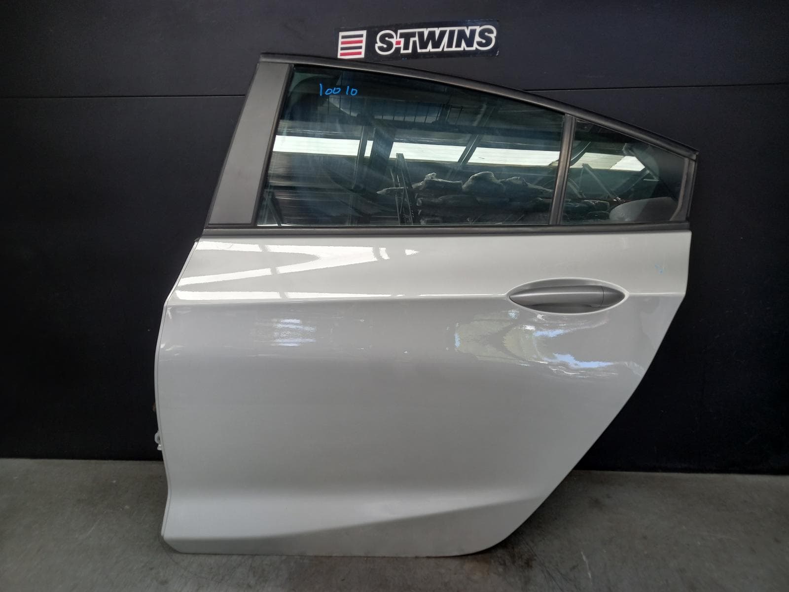 Used auto part listing image: 2017 HOLDEN ASTRA LEFT REAR DOOR SLIDING BL, SEDAN, 05/17-12/20 0000377973