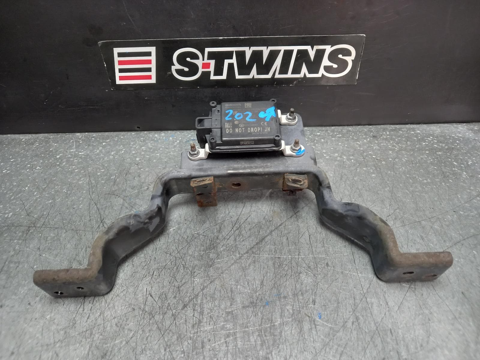 Used auto part listing image: 2018 NISSAN XTRAIL REVERSE CAMERA FRONT RADAR SENSOR, P/N 284385FA1A, T32, 02/17-07/22 0000374589