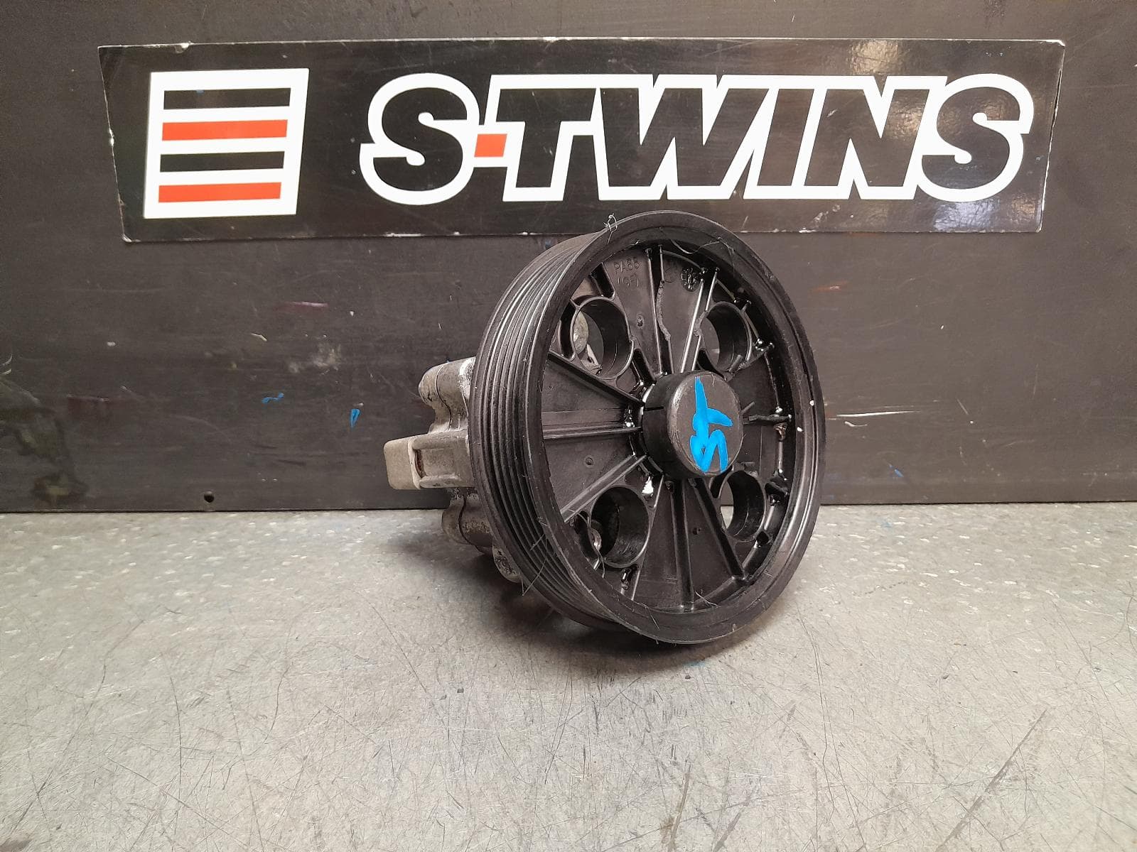 Used auto part listing image: 2015 FORD FALCON STEERING PUMP FG MKII-FGX, 2.0, PETROL, 10/11-12/16 0000378458