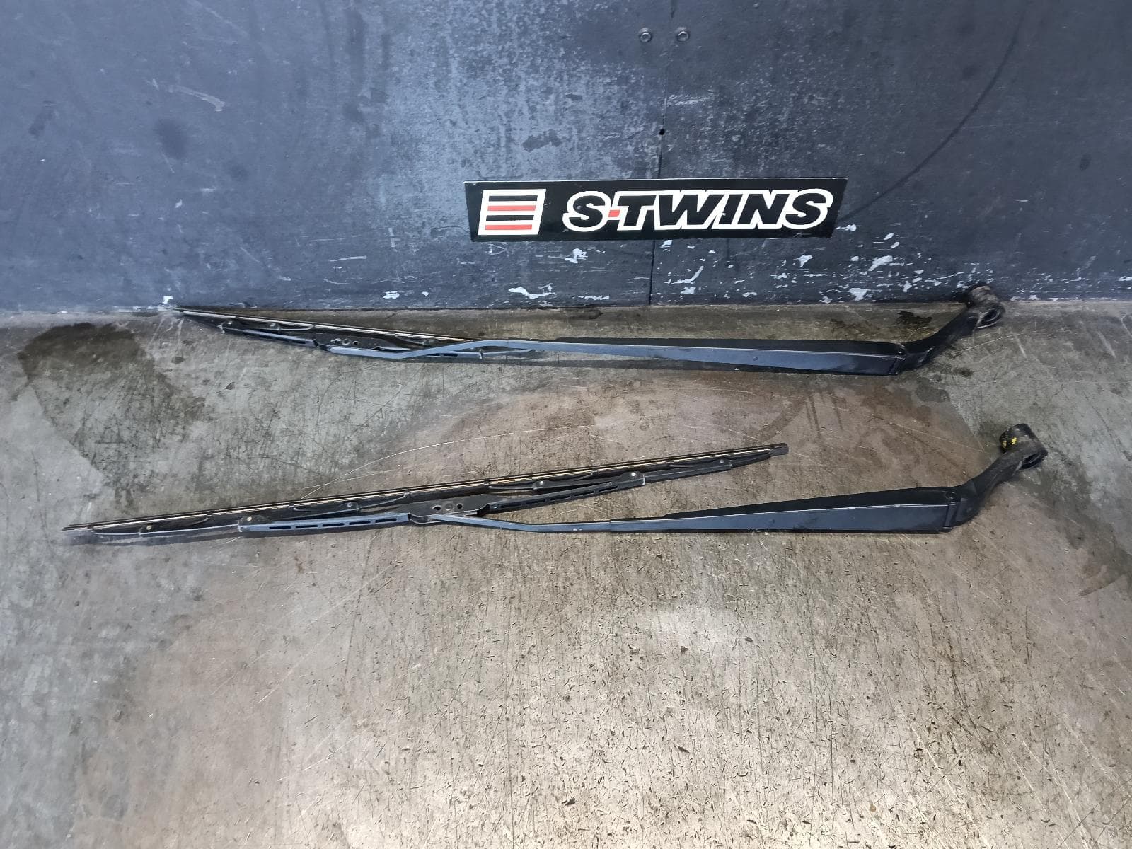 Used auto part listing image: 2014 NISSAN XTRAIL WIPER ARM FRONT (PAIR), T32, 02/14-07/22 0000378239