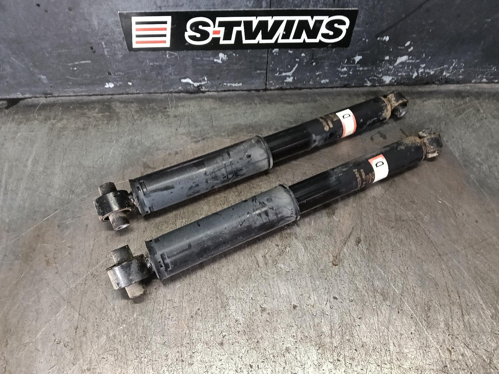 Used auto part listing image: 2014 NISSAN XTRAIL SHOCK ABSORBER T32, REAR (PAIR), 03/14-07/22 0000378362