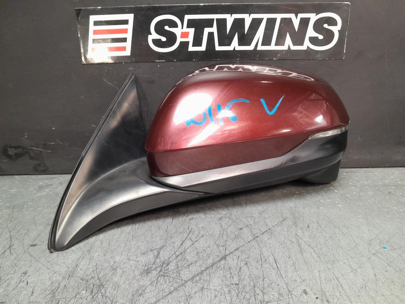 Used auto part listing image: 2015 HONDA HRV LEFT DOOR MIRROR RU5, VTi-L, POWER FOLD, W/ CAMERA & AUTO DIP TYPE (17 WIRE), 12/14-06/18 0000377215