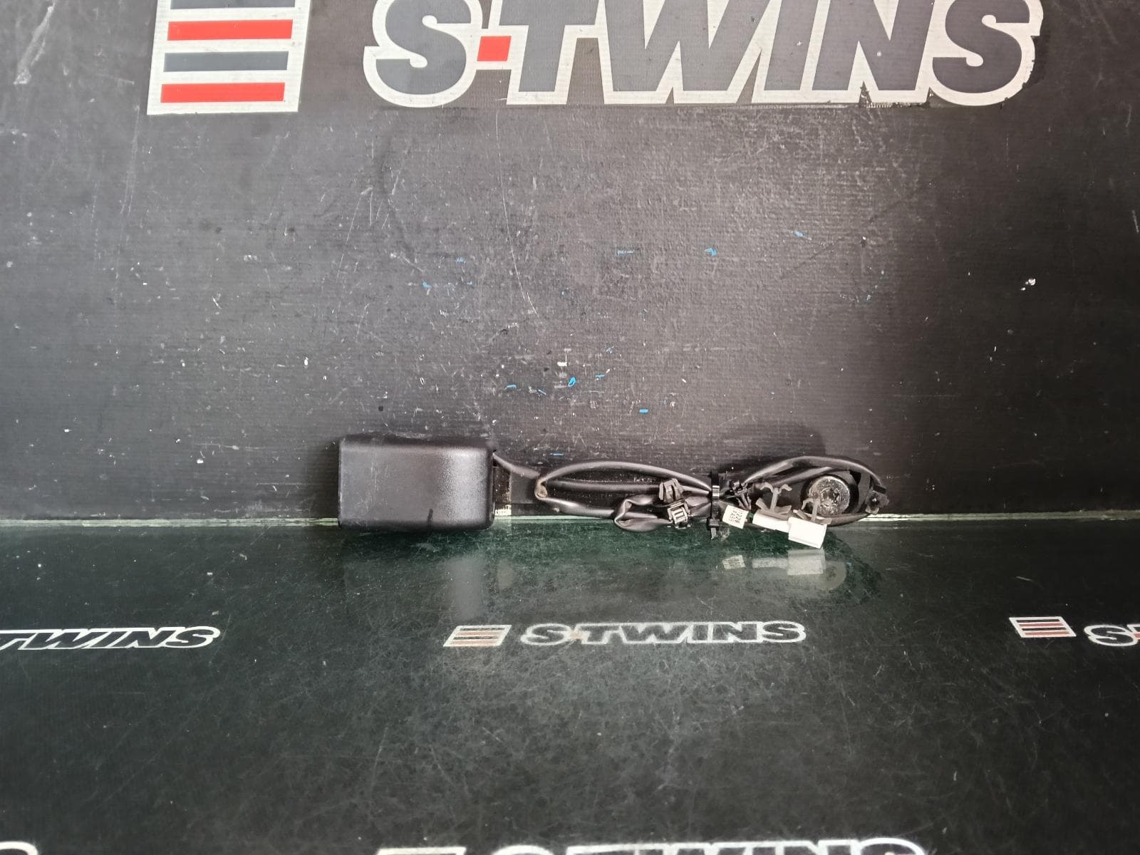 Used auto part listing image: 2014 NISSAN XTRAIL SEAT BELT STALK RH FRONT, SEAT BELT STALK ONLY, T32, 02/14-07/22 0000378244