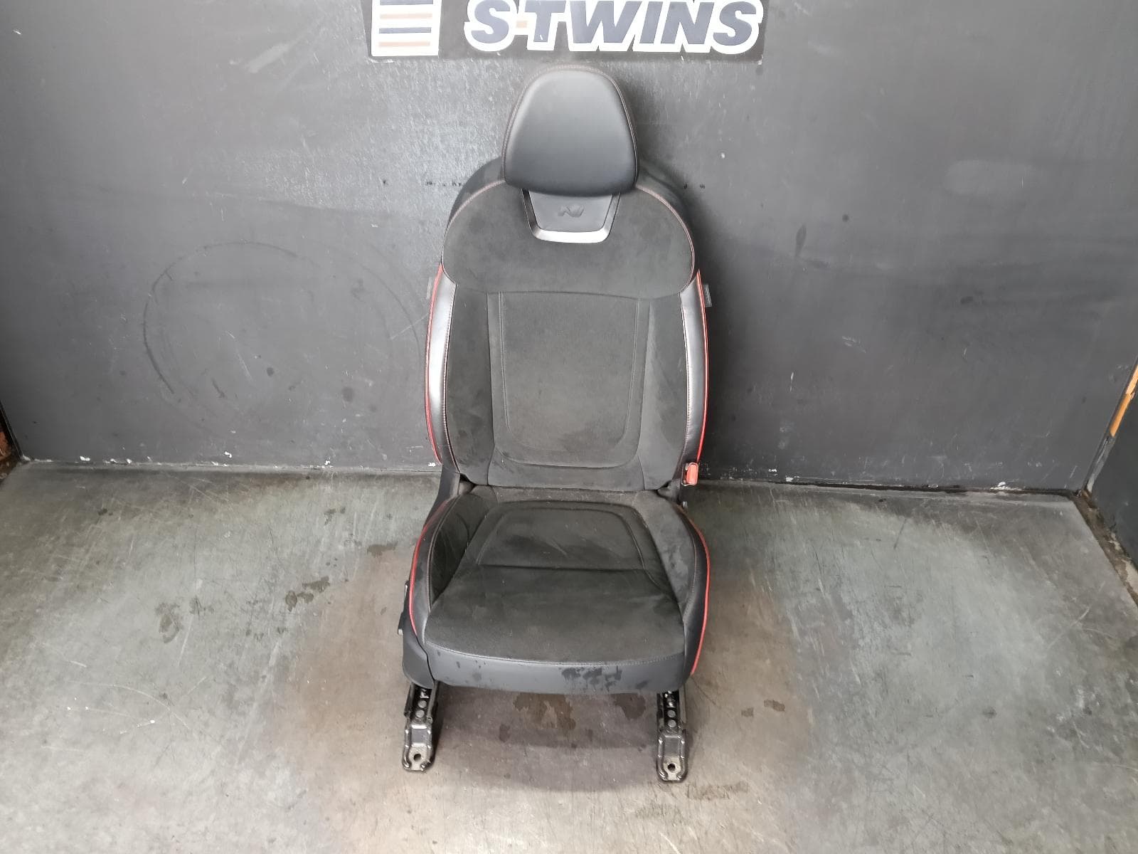 Used auto part listing image: 2022 HYUNDAI TUCSON FRONT SEAT RH FRONT, LEATHER, W/ HEATED TYPE & VENTILATED TYPE, HIGHLANDER, NX4, 02/21- 0000378395