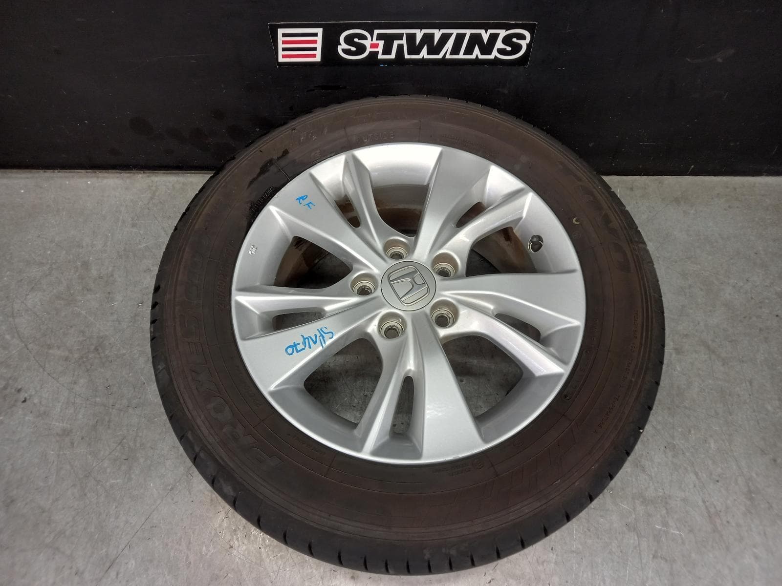 Used auto part listing image: 2018 HONDA HRV WHEEL MAG FACTORY, 16X7IN, VTi, 12/14-10/21 0000379162