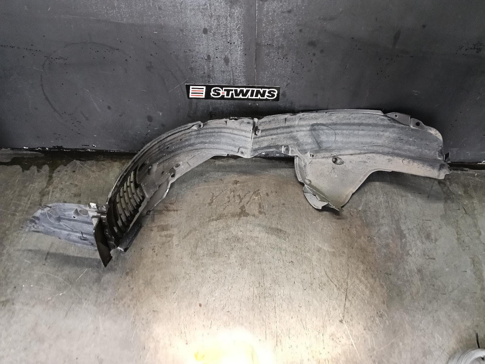 Used auto part listing image: 2014 MITSUBISHI LANCER RIGHT GUARD LINER CJ, 09/07-10/15 0000378960