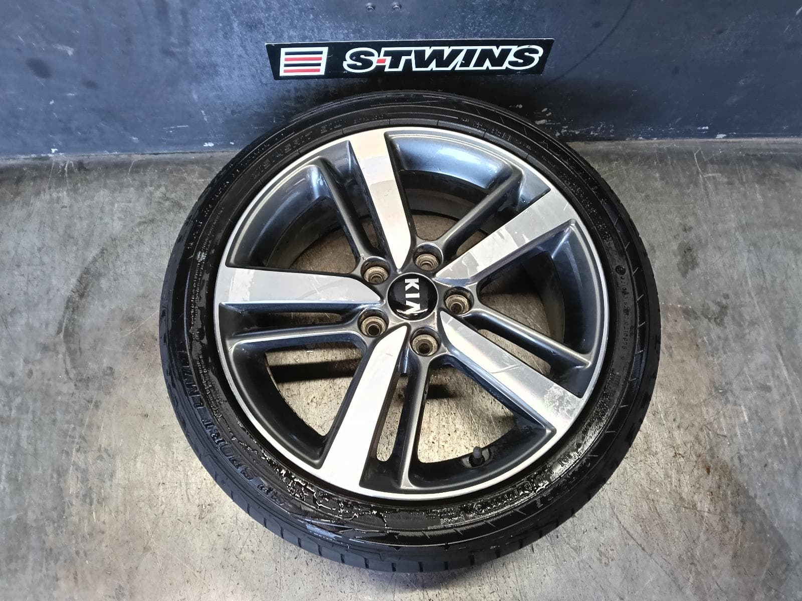 Used auto part listing image: 2017 KIA CERATO WHEEL MAG FACTORY, 17X7IN, YD, 03/16-05/18 0000378754