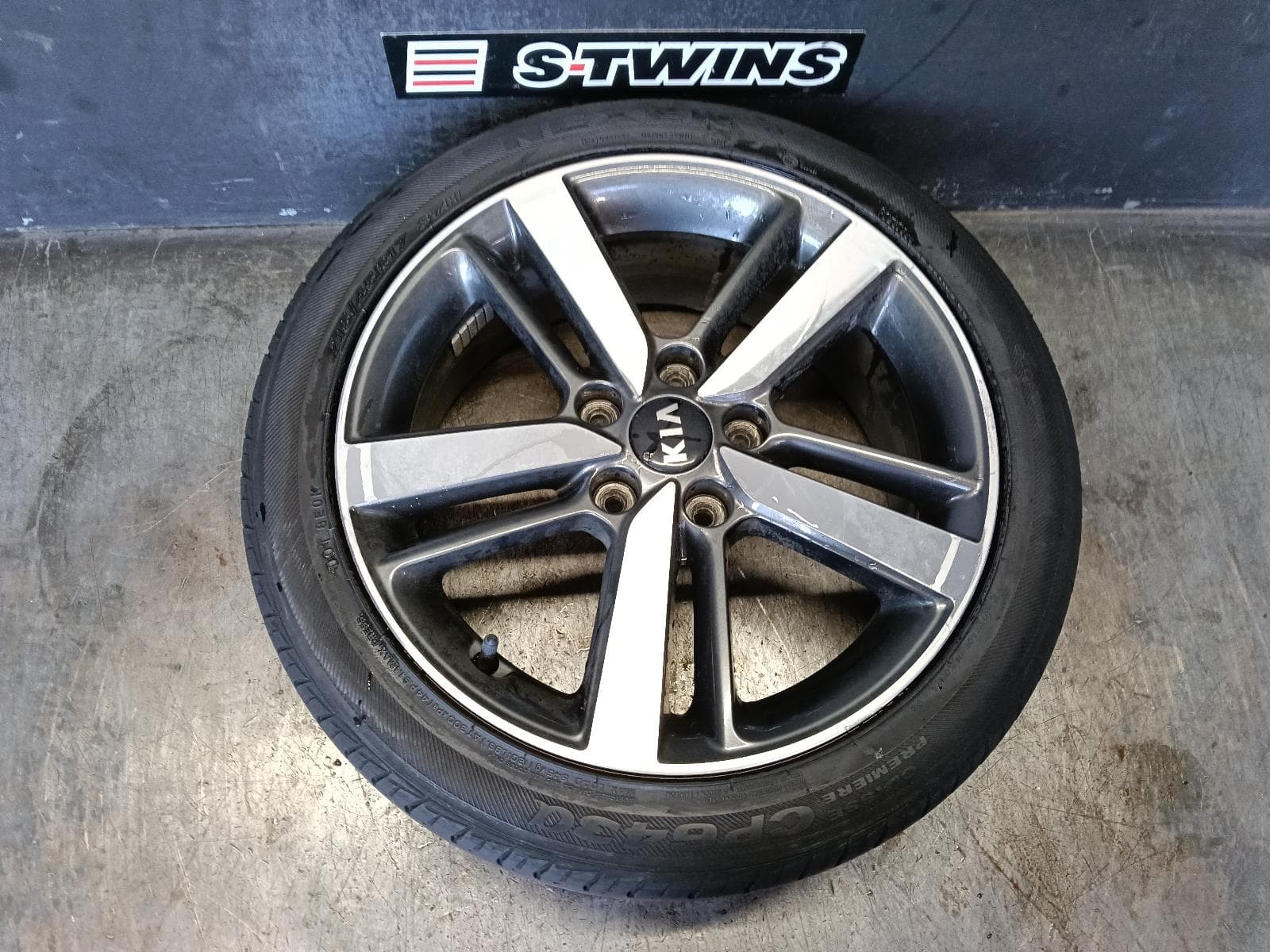 Used auto part listing image: 2017 KIA CERATO WHEEL MAG FACTORY, 17X7IN, YD, 03/16-05/18 0000378762