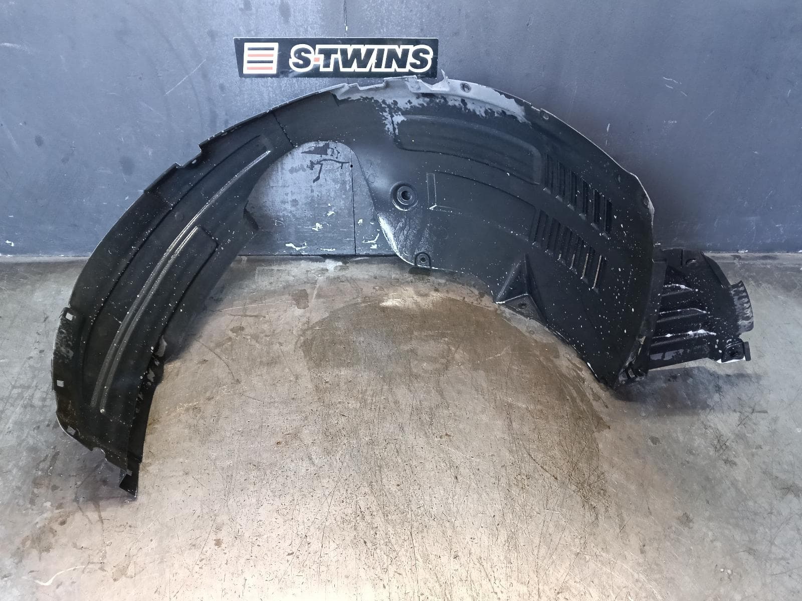 Used auto part listing image: 2020 HYUNDAI ILOAD/IMAX RIGHT GUARD LINER FRONT, TQ, iLOAD/iMAX, 03/18-03/21 0000379287