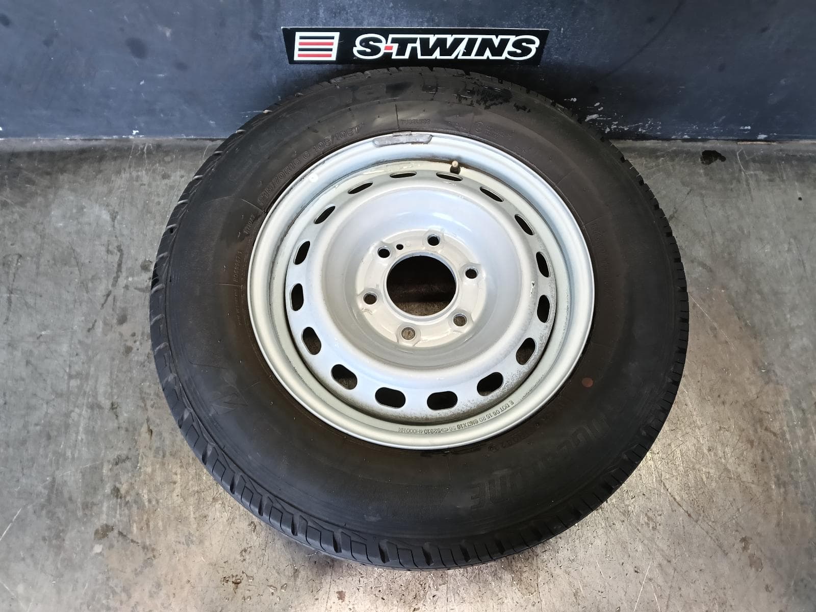 Used auto part listing image: 2020 HYUNDAI ILOAD/IMAX WHEEL STANDARD STEEL 16X6.5IN, TQ, 11/07-03/21 0000379346