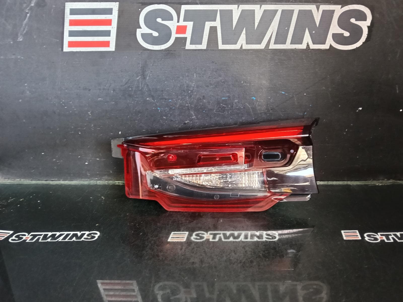 Used auto part listing image: 2019 MAZDA CX9 REAR GARNISH TAILGATE LAMP (RH SIDE), TC, 07/16-12/24 0000378874