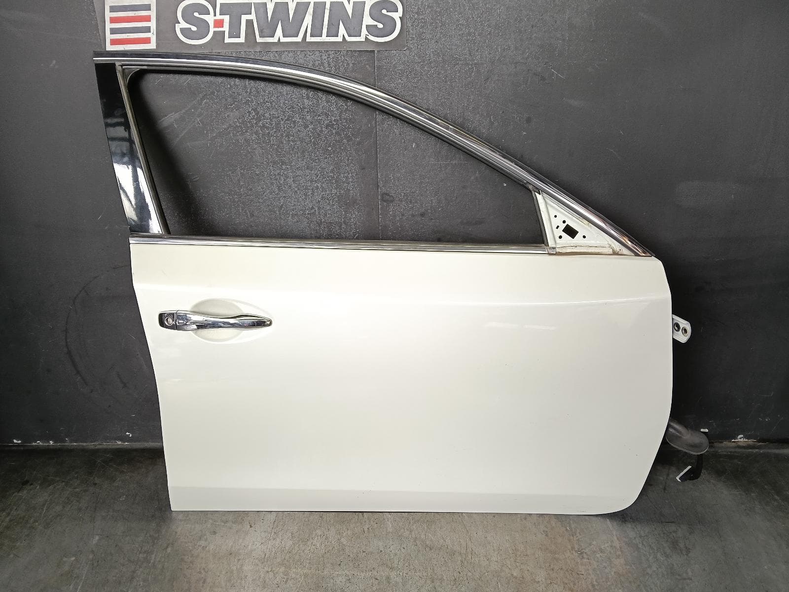 Used auto part listing image: 2015 NISSAN ALTIMA RIGHT FRONT DOOR L33, 11/13-12/17 0000378517